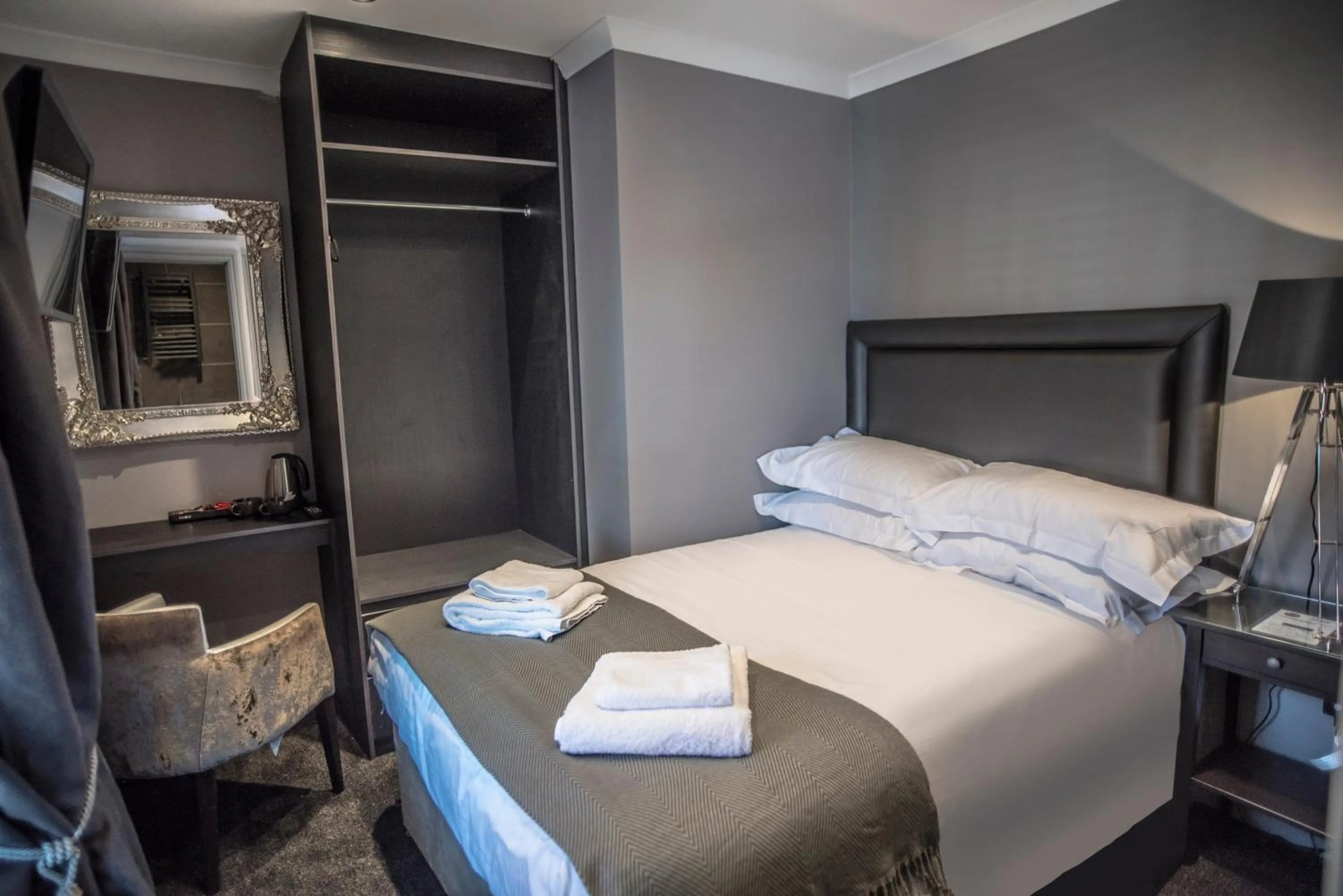 Bedroom, Bed in N'ista Boutique Rooms Birkdale, Southport