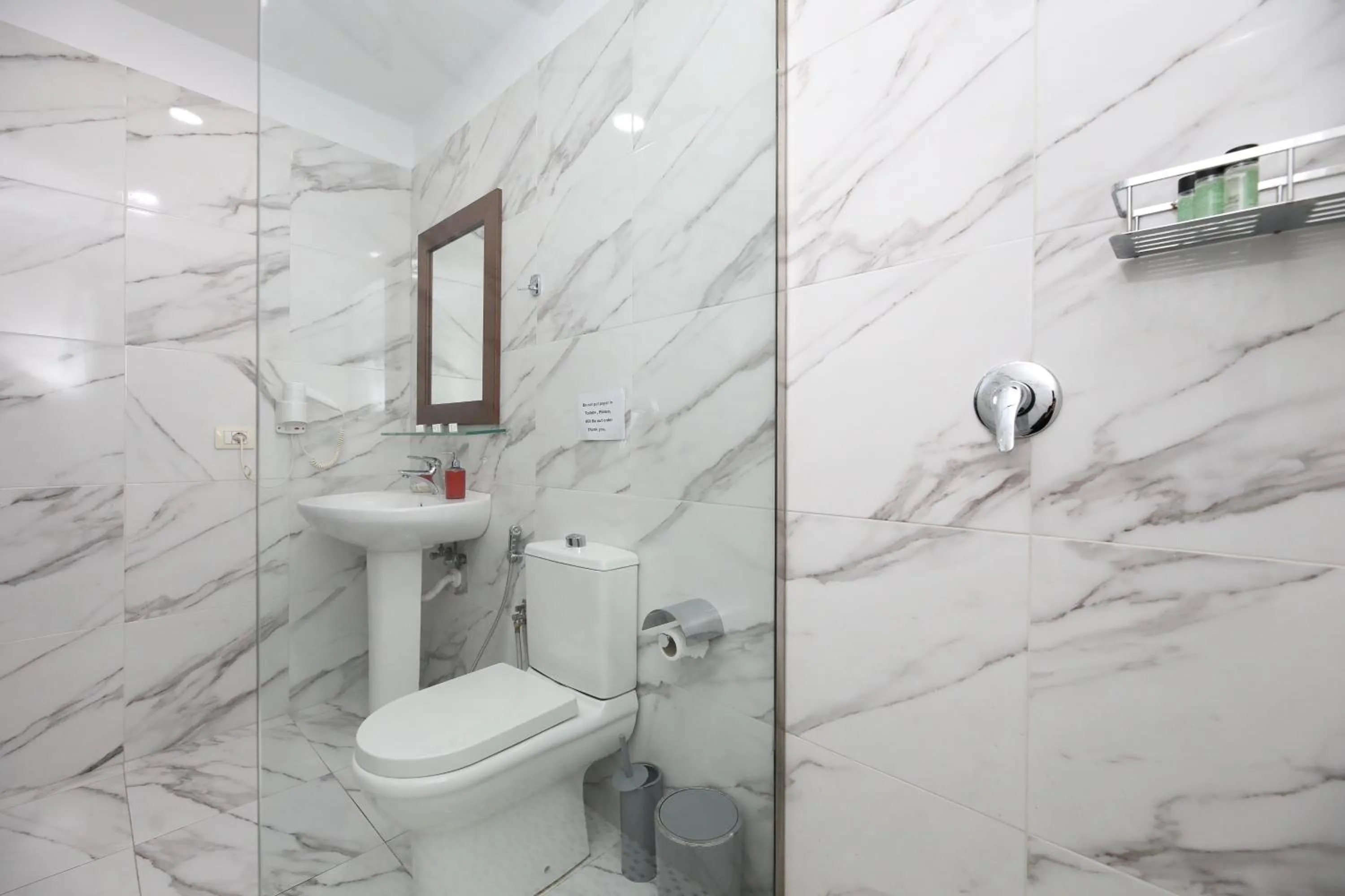 Shower in Hotel Salvadore