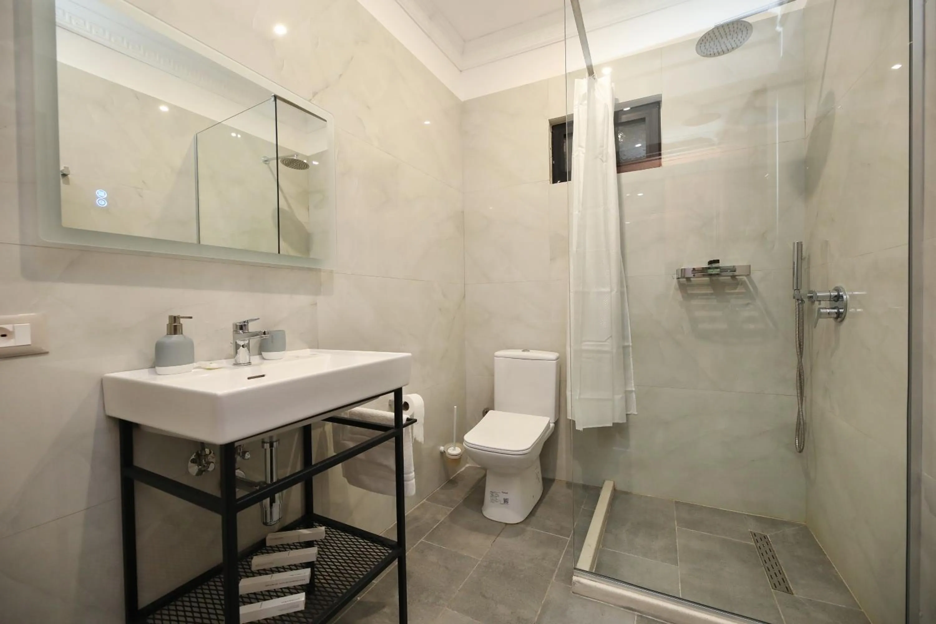 Shower in Hotel Salvadore