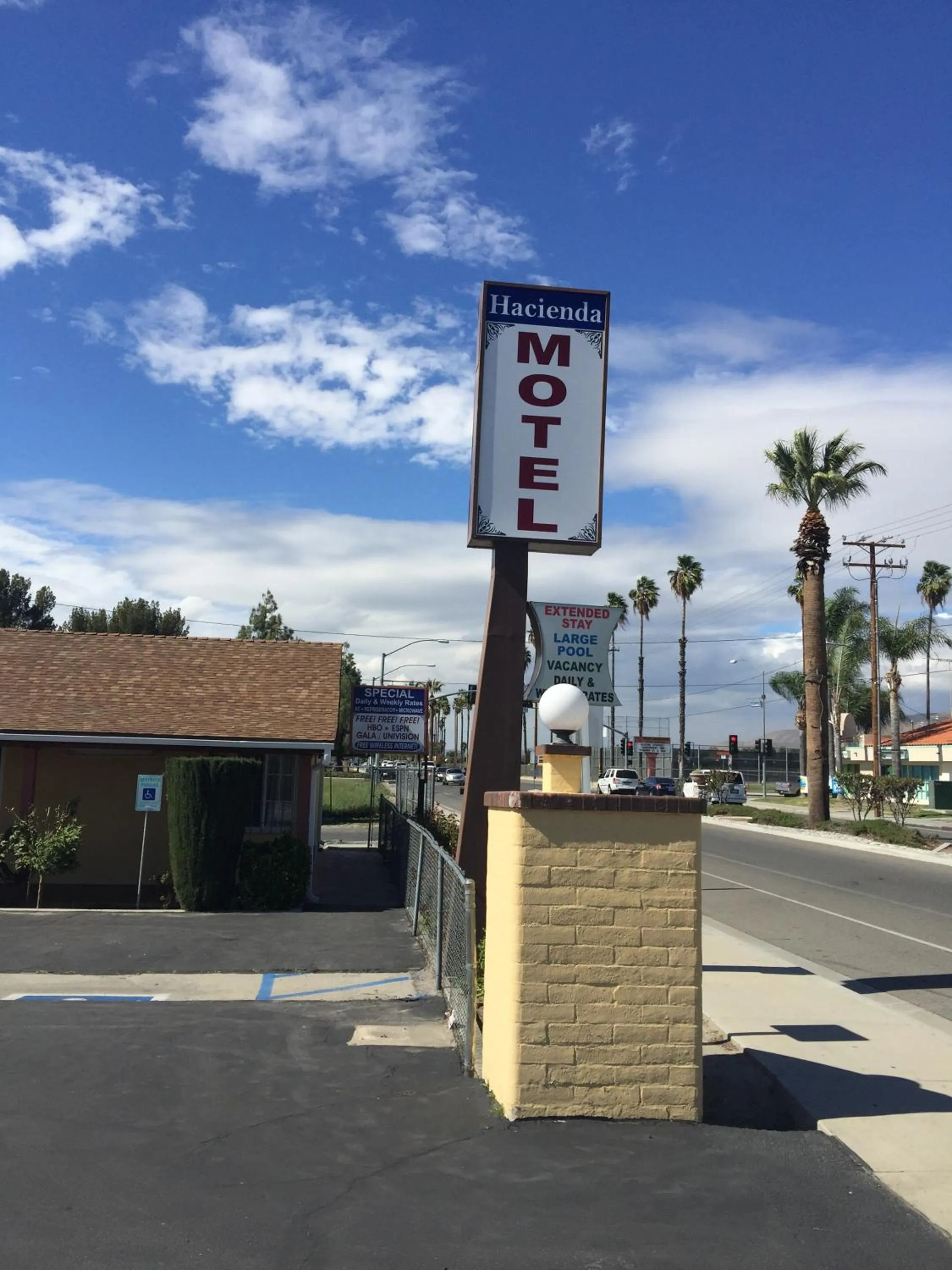 Day in Hacienda Motel