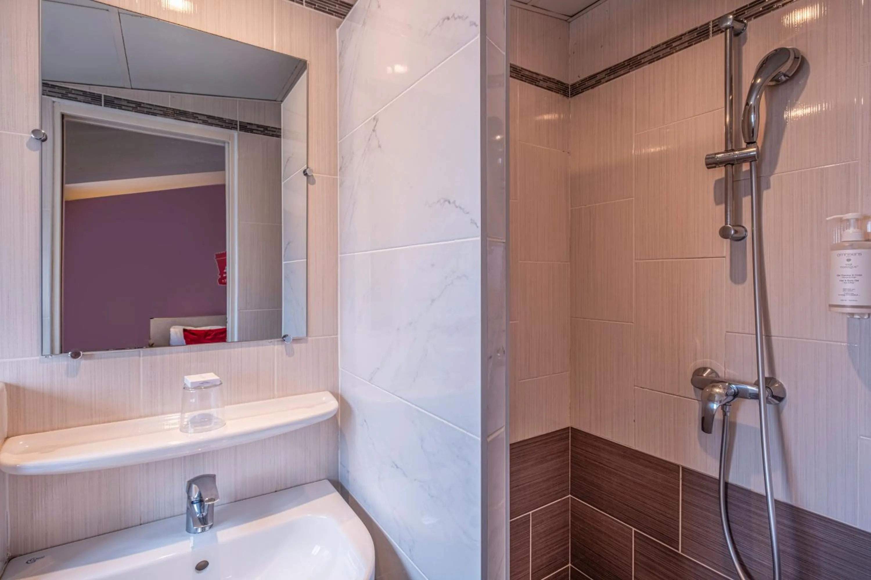 Shower in Saint Georges Lafayette