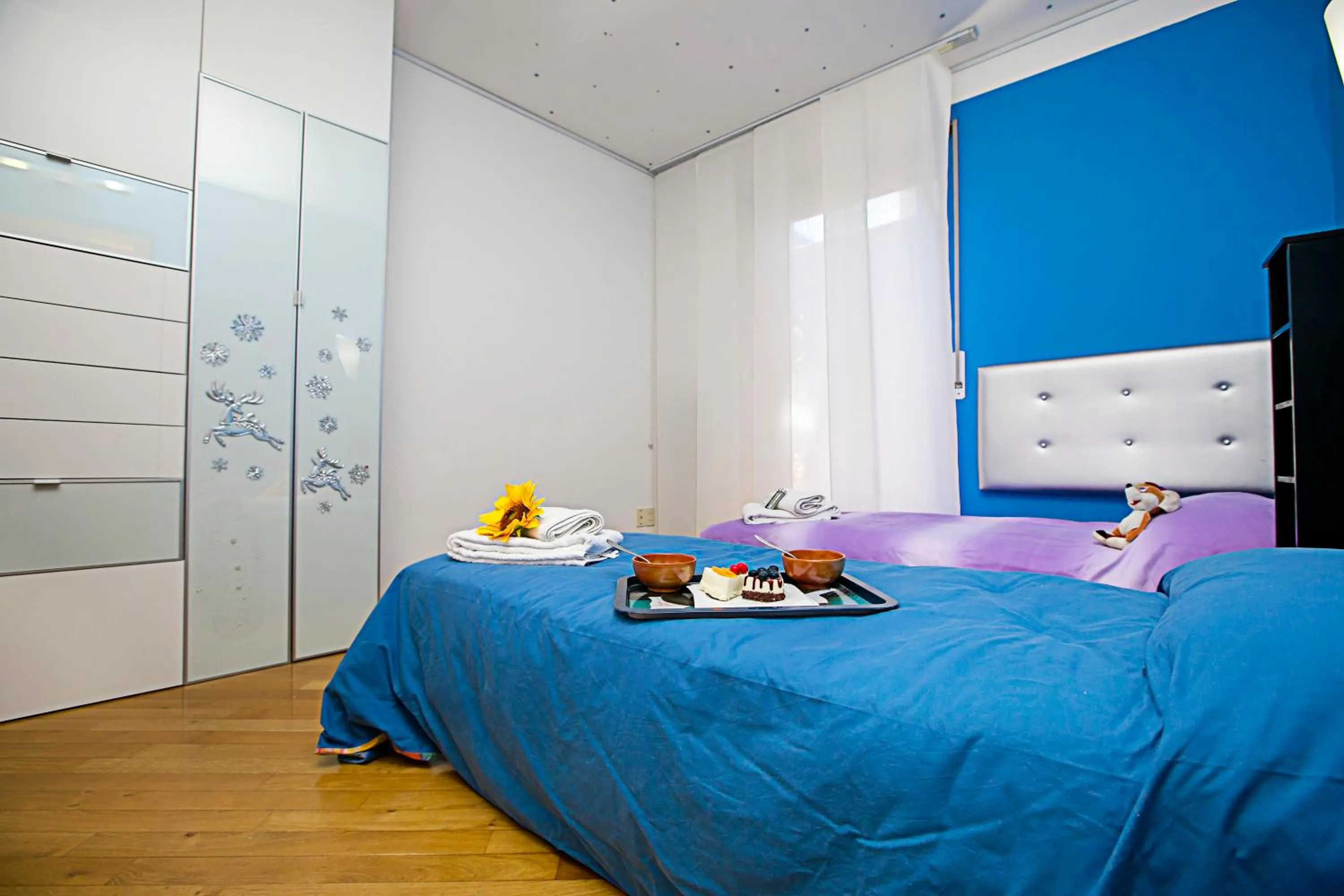 Bedroom, Bed in Elegance Suite Isabella - Happy Rentals