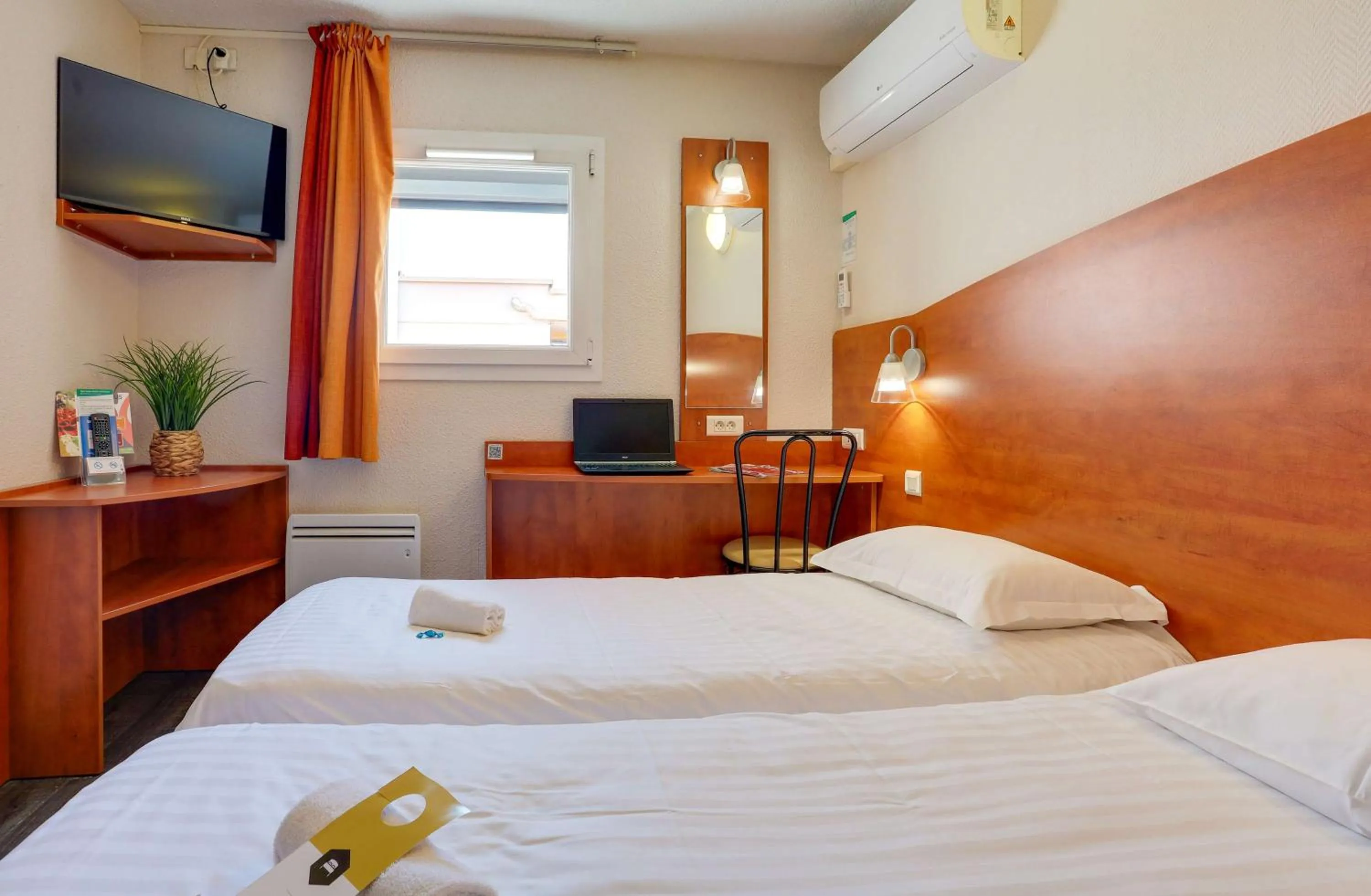 Bedroom, Bed in Brit Hotel Reims La Pompelle