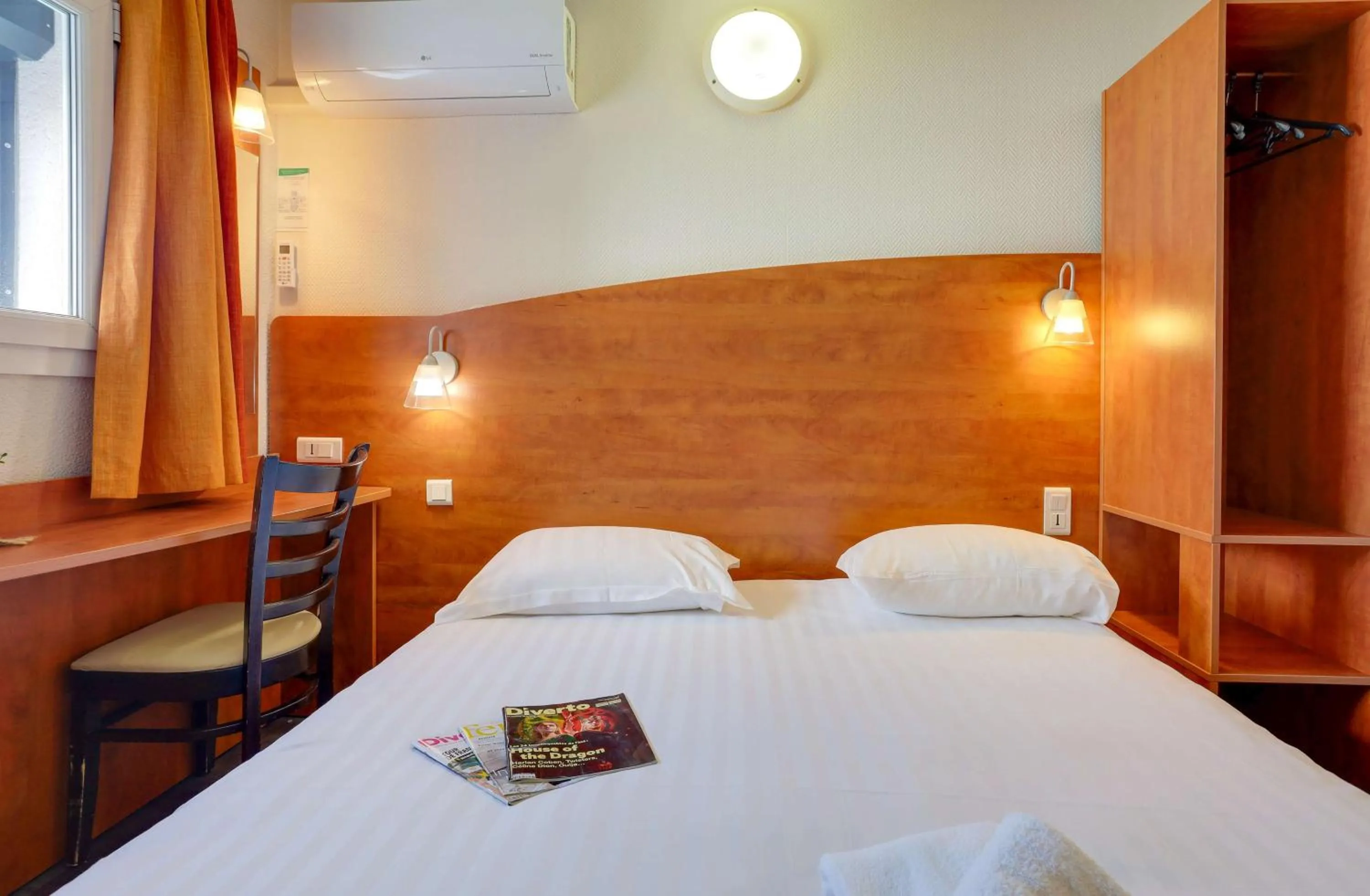 Bedroom, Bed in Brit Hotel Reims La Pompelle