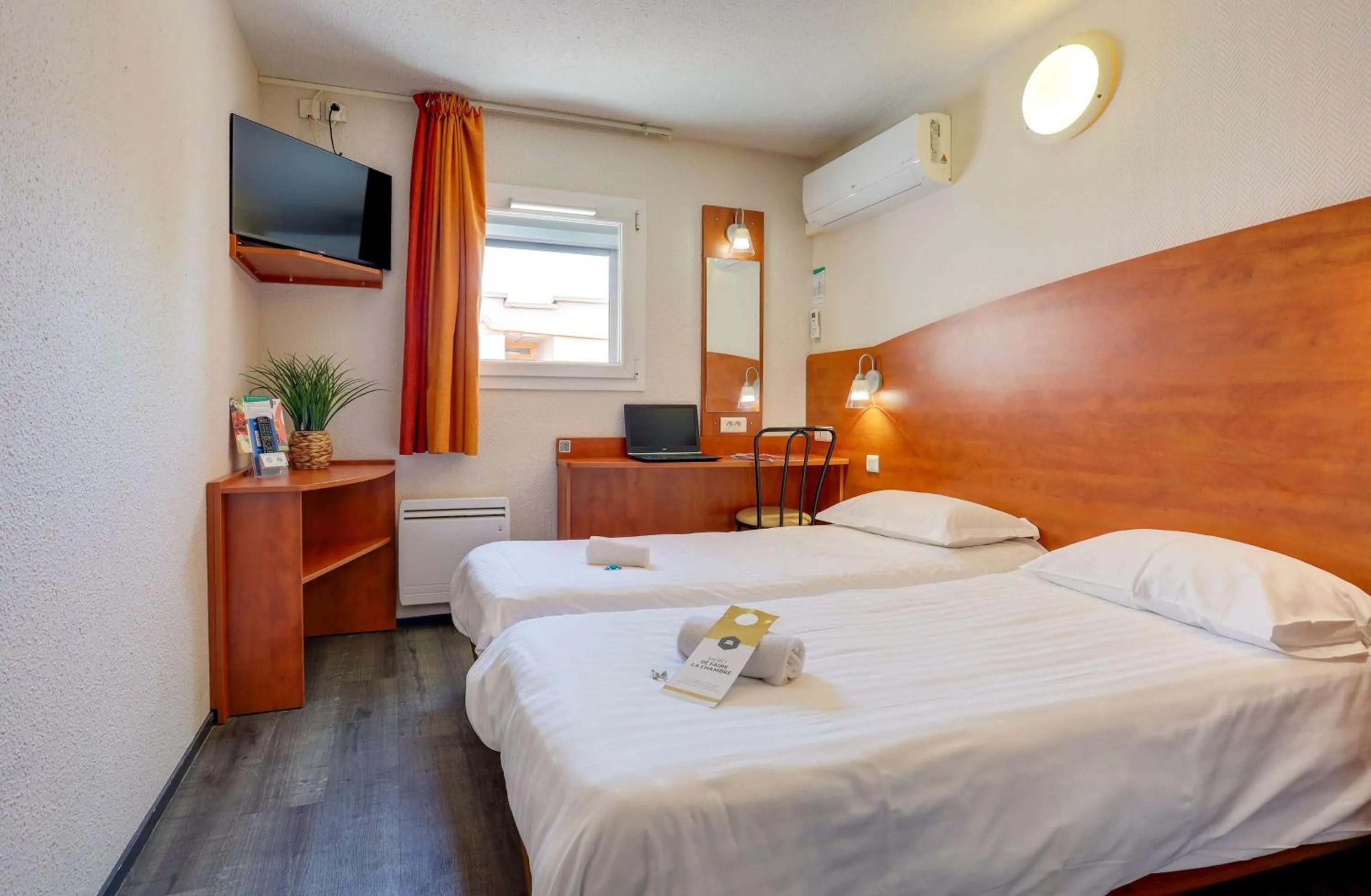 Bedroom, Bed in Brit Hotel Reims La Pompelle