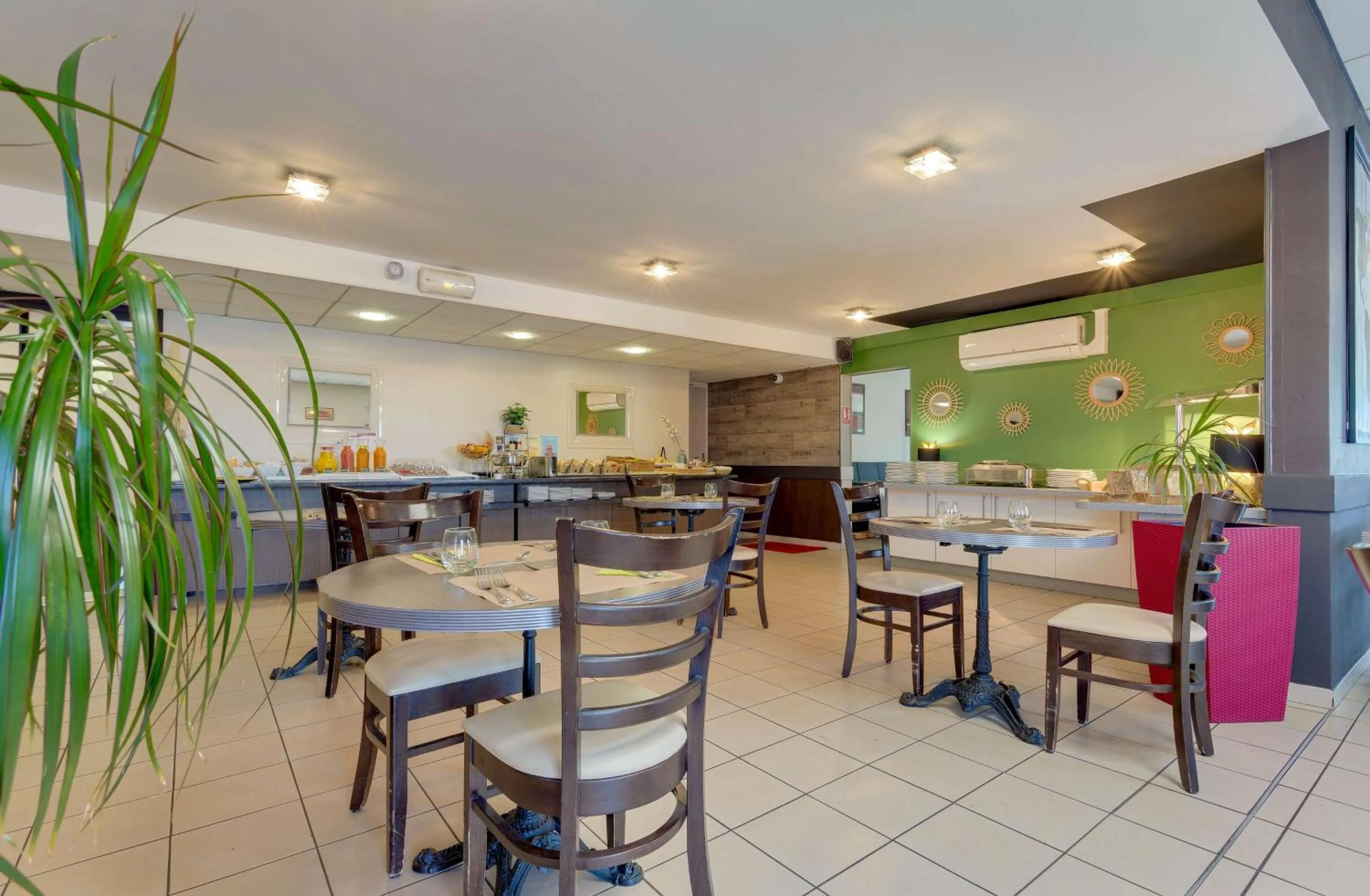 Breakfast in Brit Hotel Reims La Pompelle