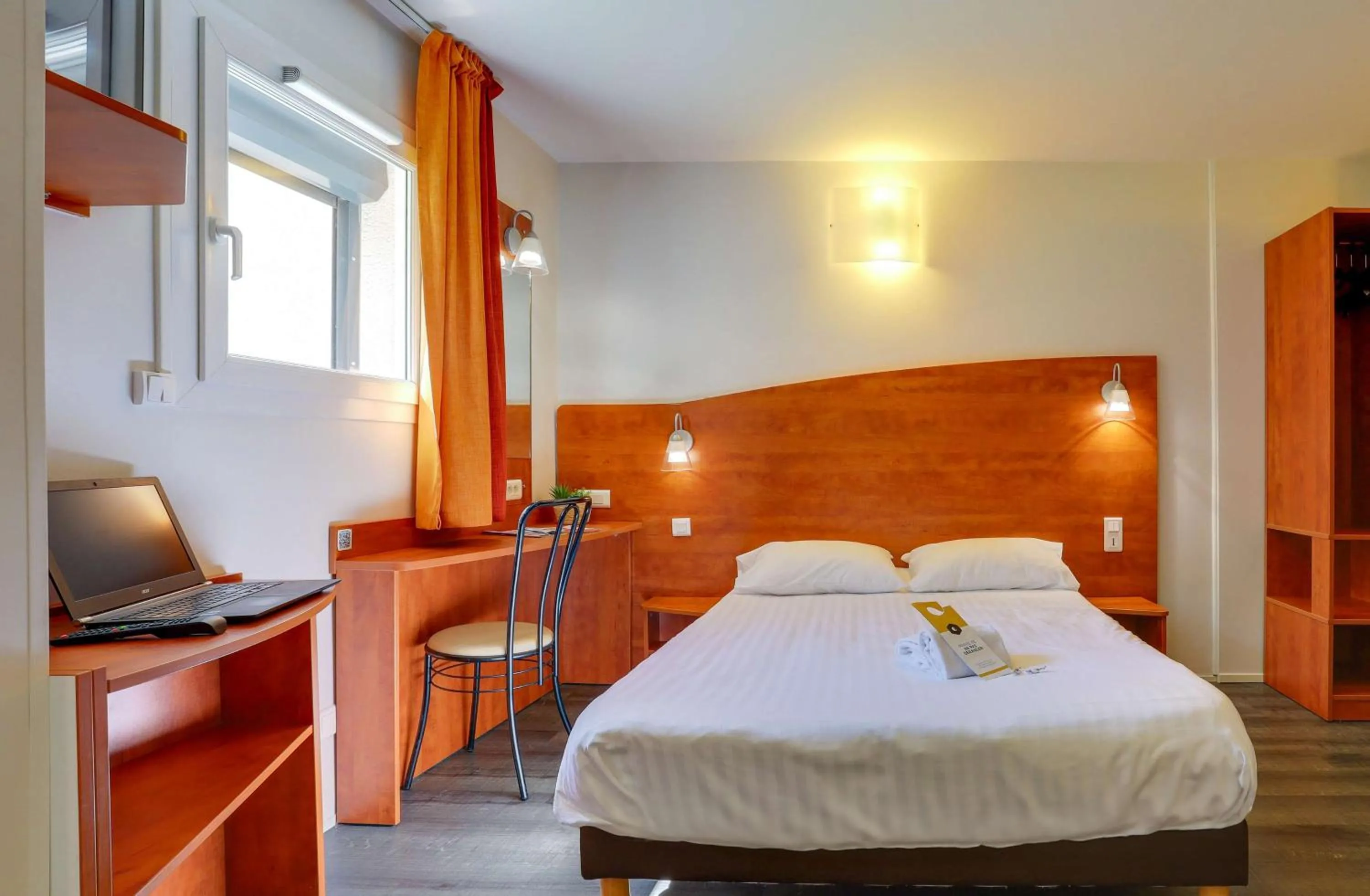 Bedroom, Bed in Brit Hotel Reims La Pompelle