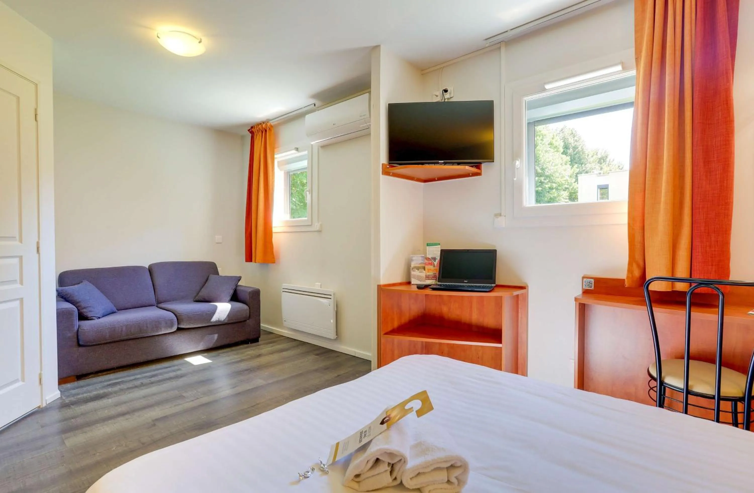 Bedroom, Bed in Brit Hotel Reims La Pompelle