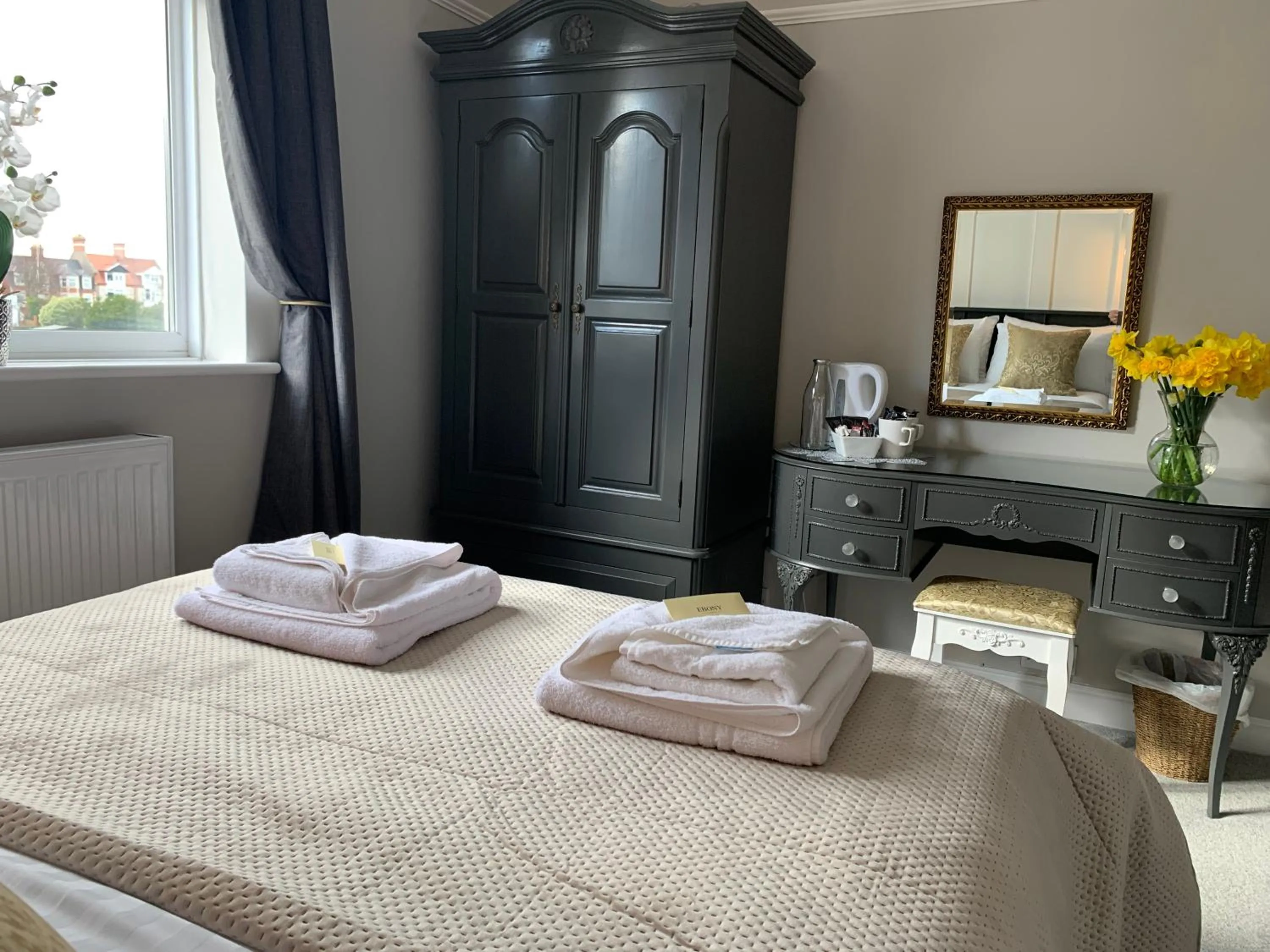 Bedroom, Bed in The Limes