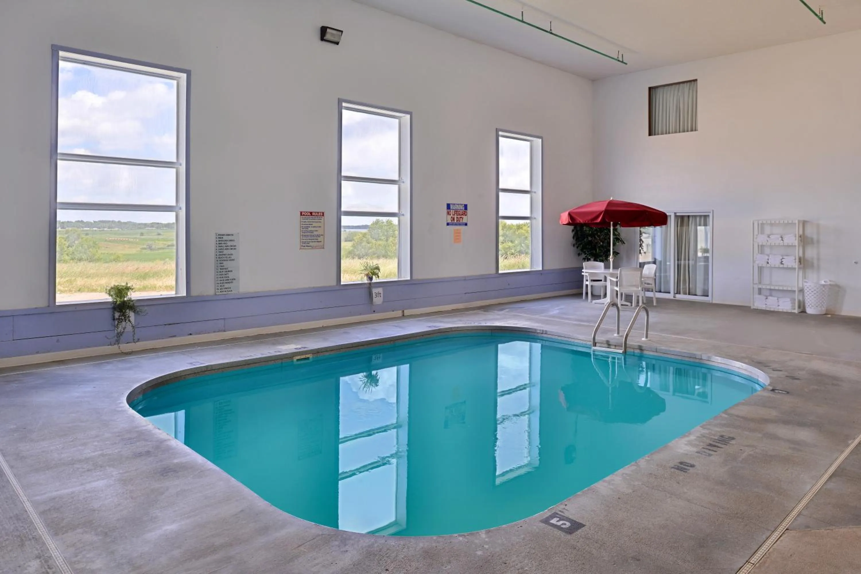 Swimming pool in Americas Best Value Inn & Suites Clear Lake