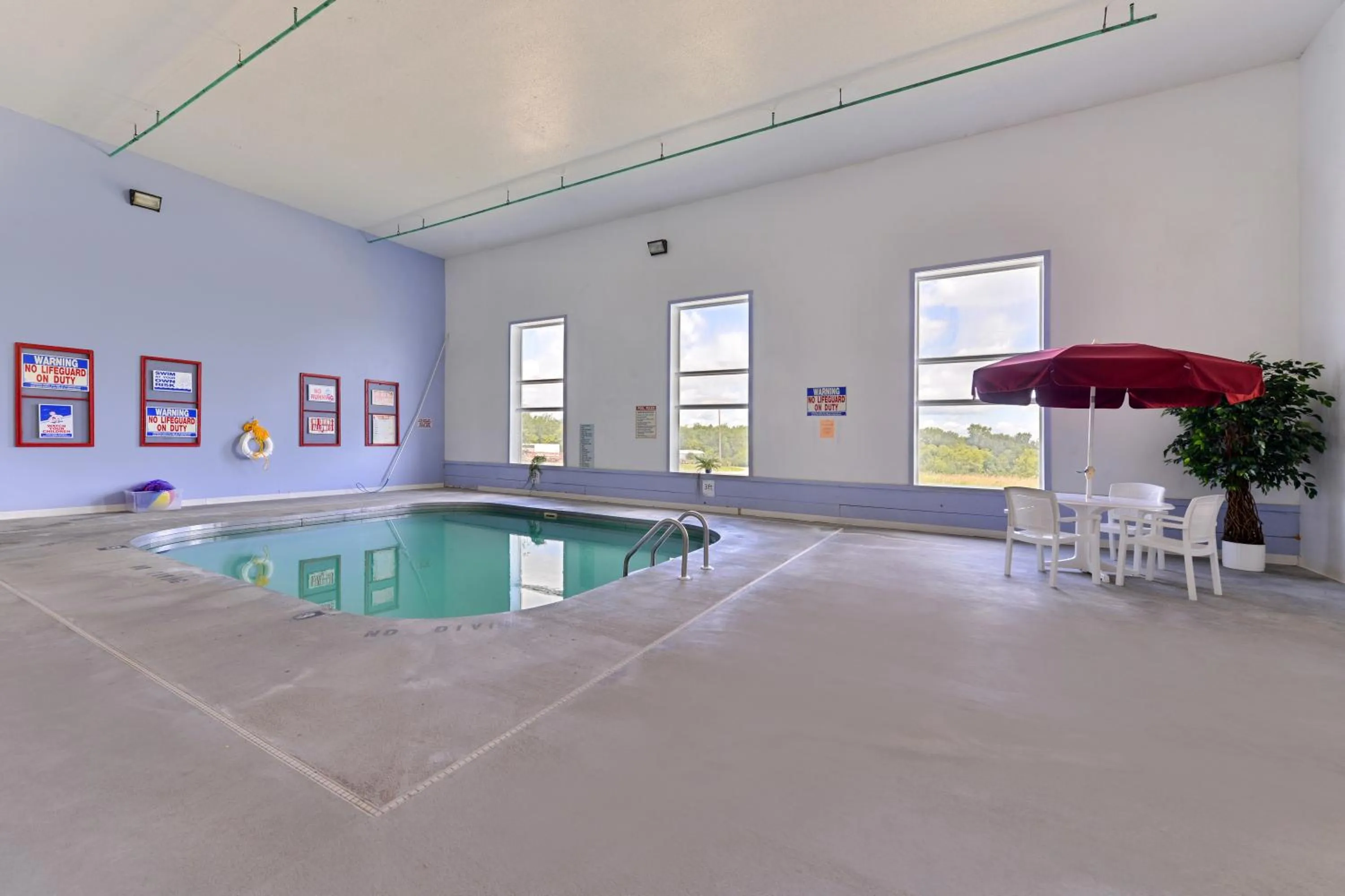 Swimming pool in Americas Best Value Inn & Suites Clear Lake