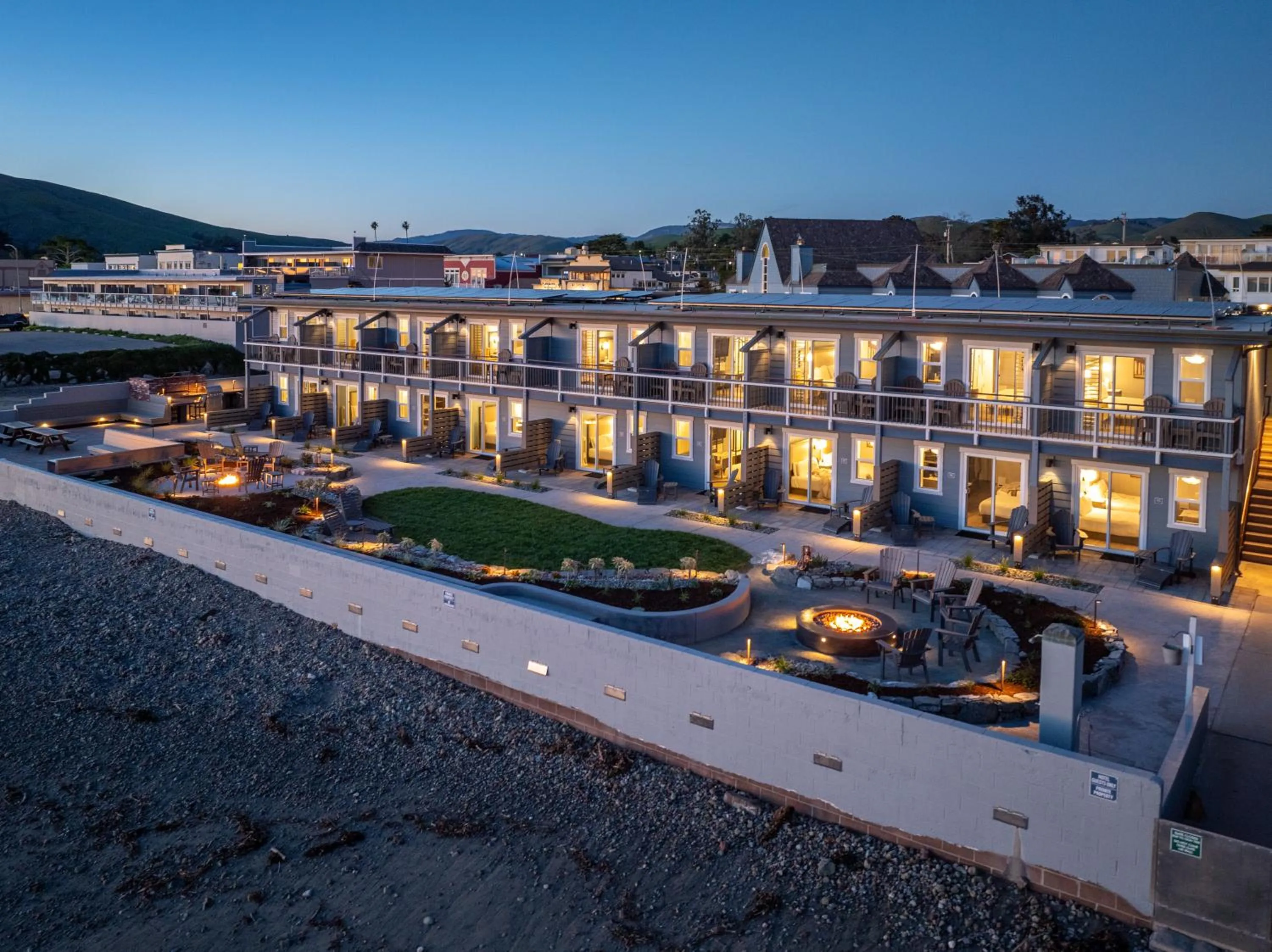 Shoreline Inn...on the beach