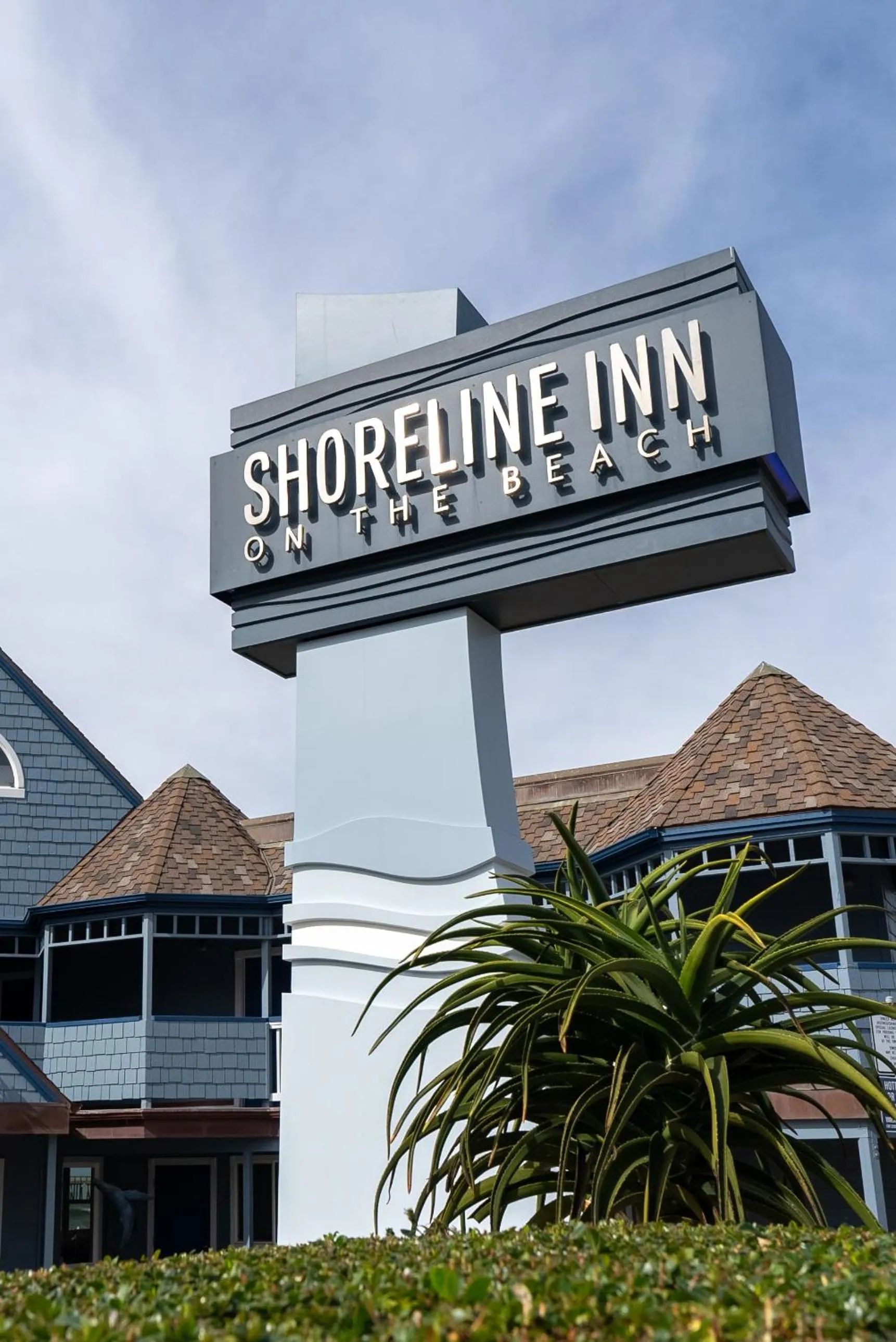 Shoreline Inn...on the beach