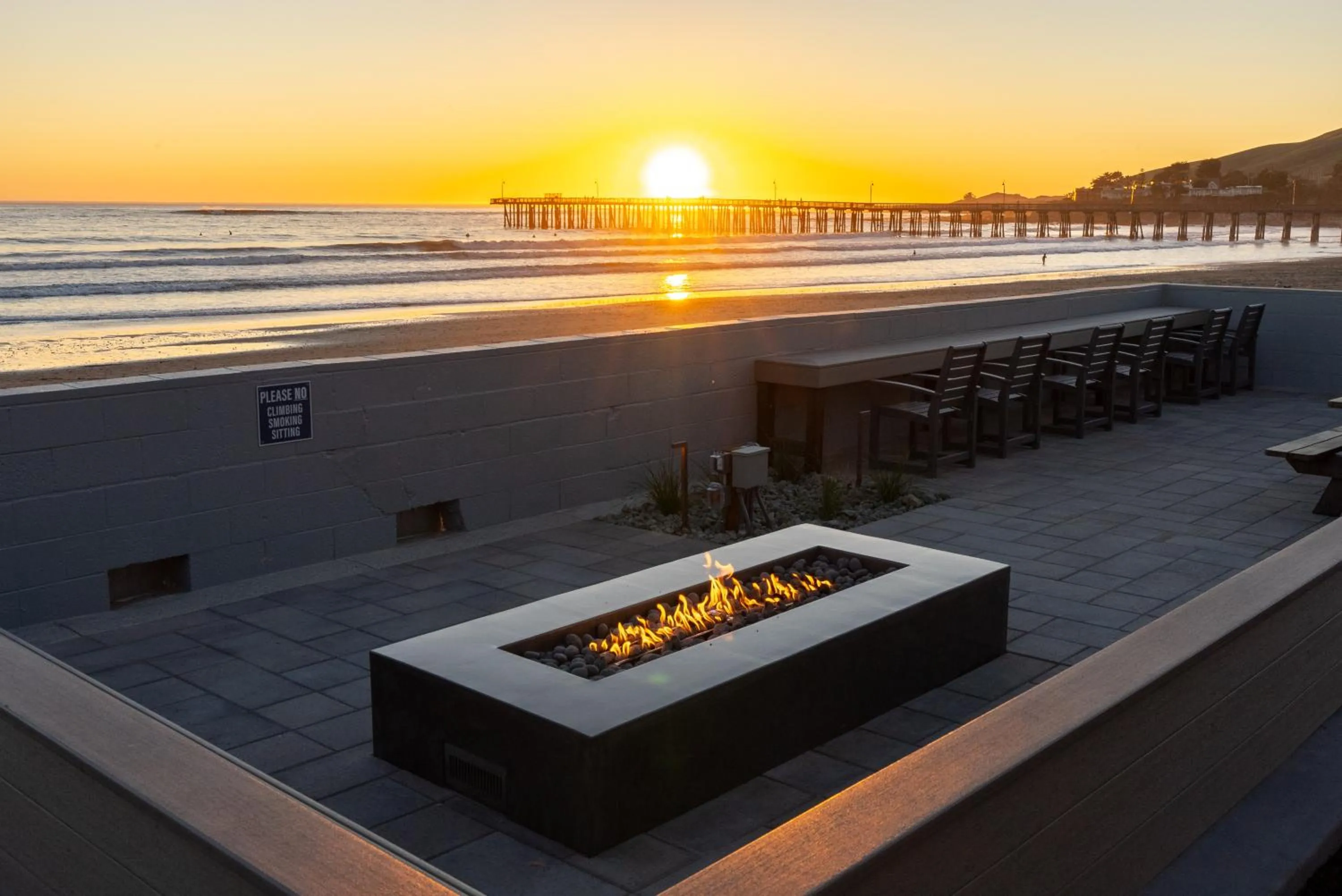 Shoreline Inn...on the beach