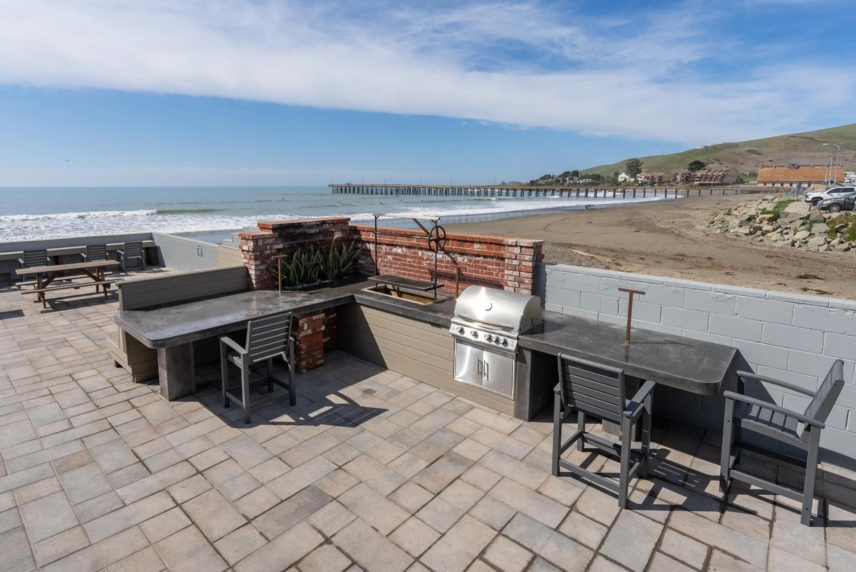 BBQ facilities in Shoreline Inn...on the beach