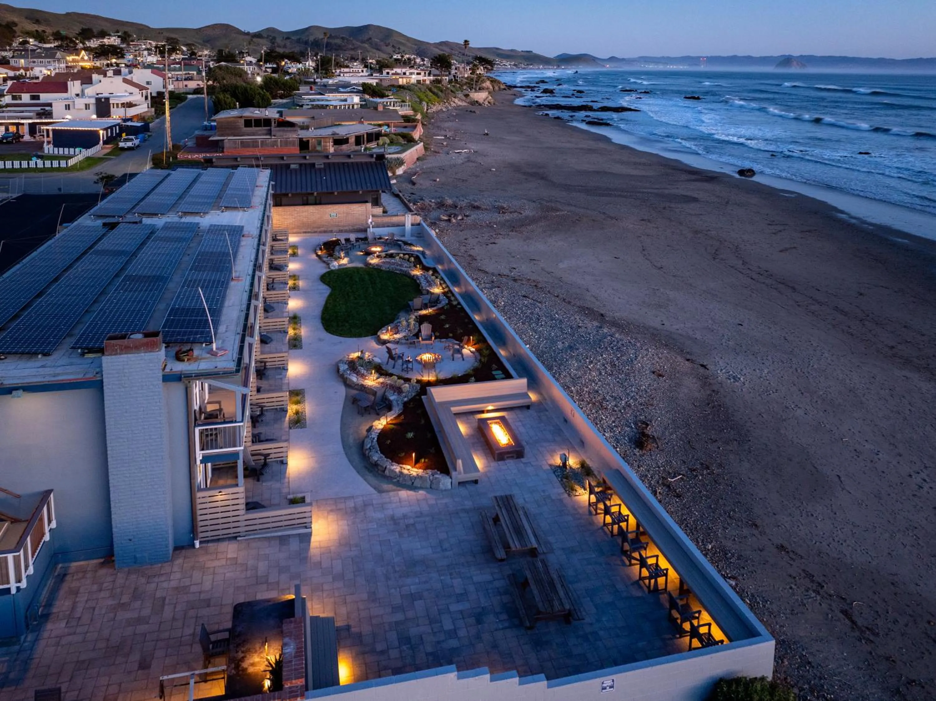 Shoreline Inn...on the beach