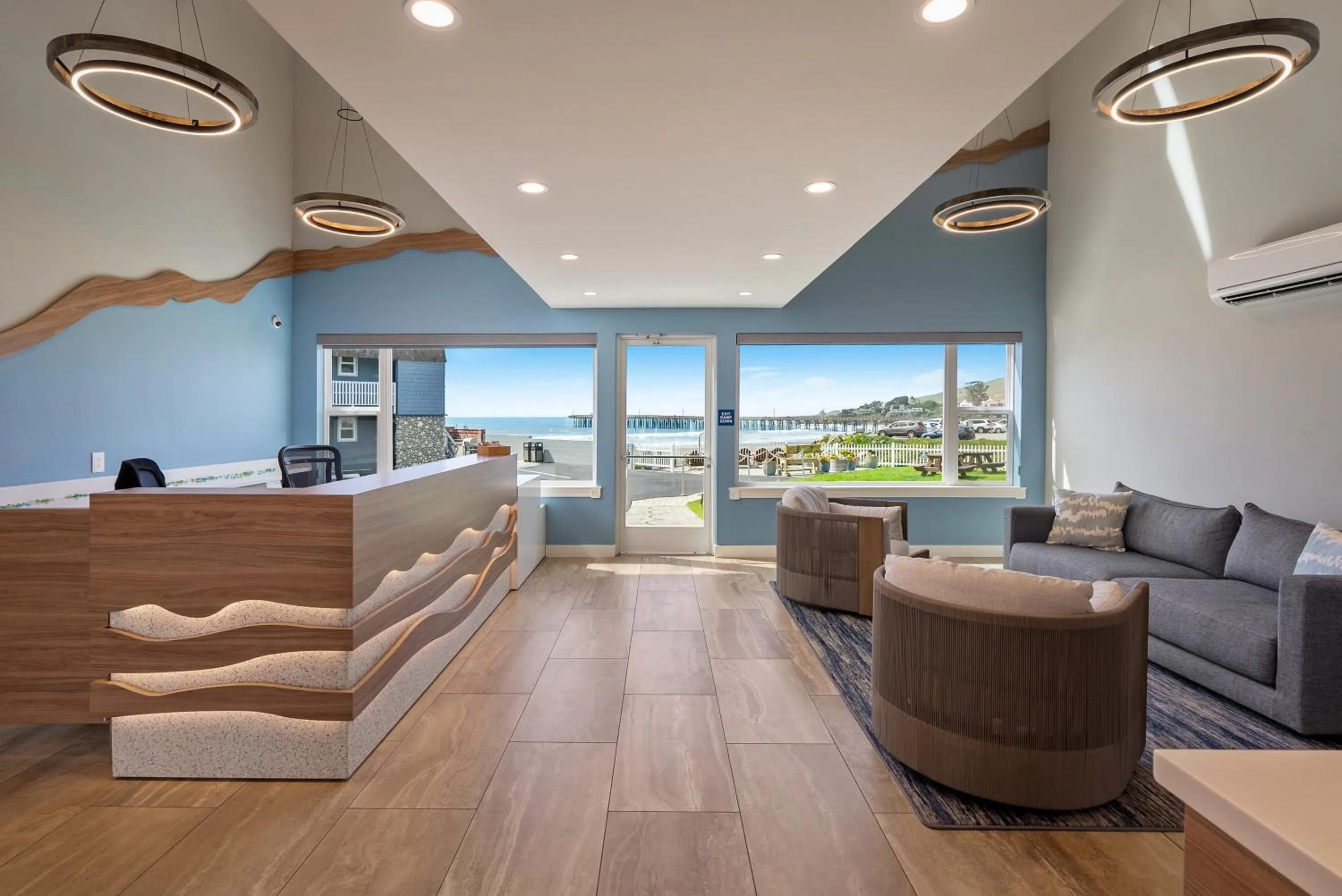 Shoreline Inn...on the beach