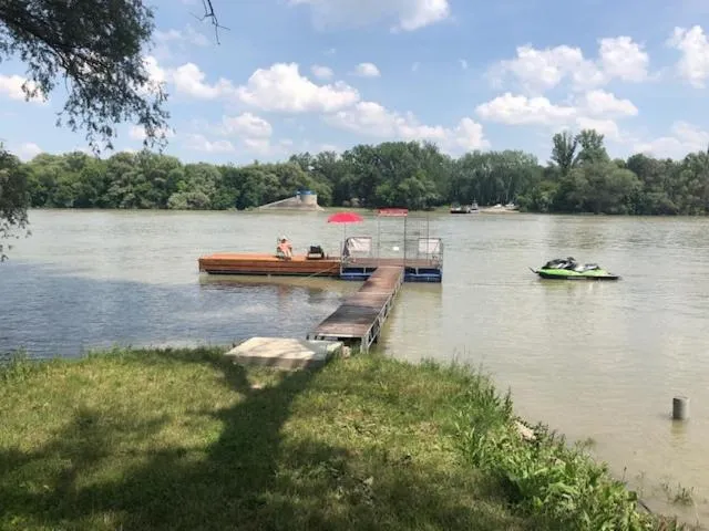 Beach in Admiralitás Kitchen and Restaurant