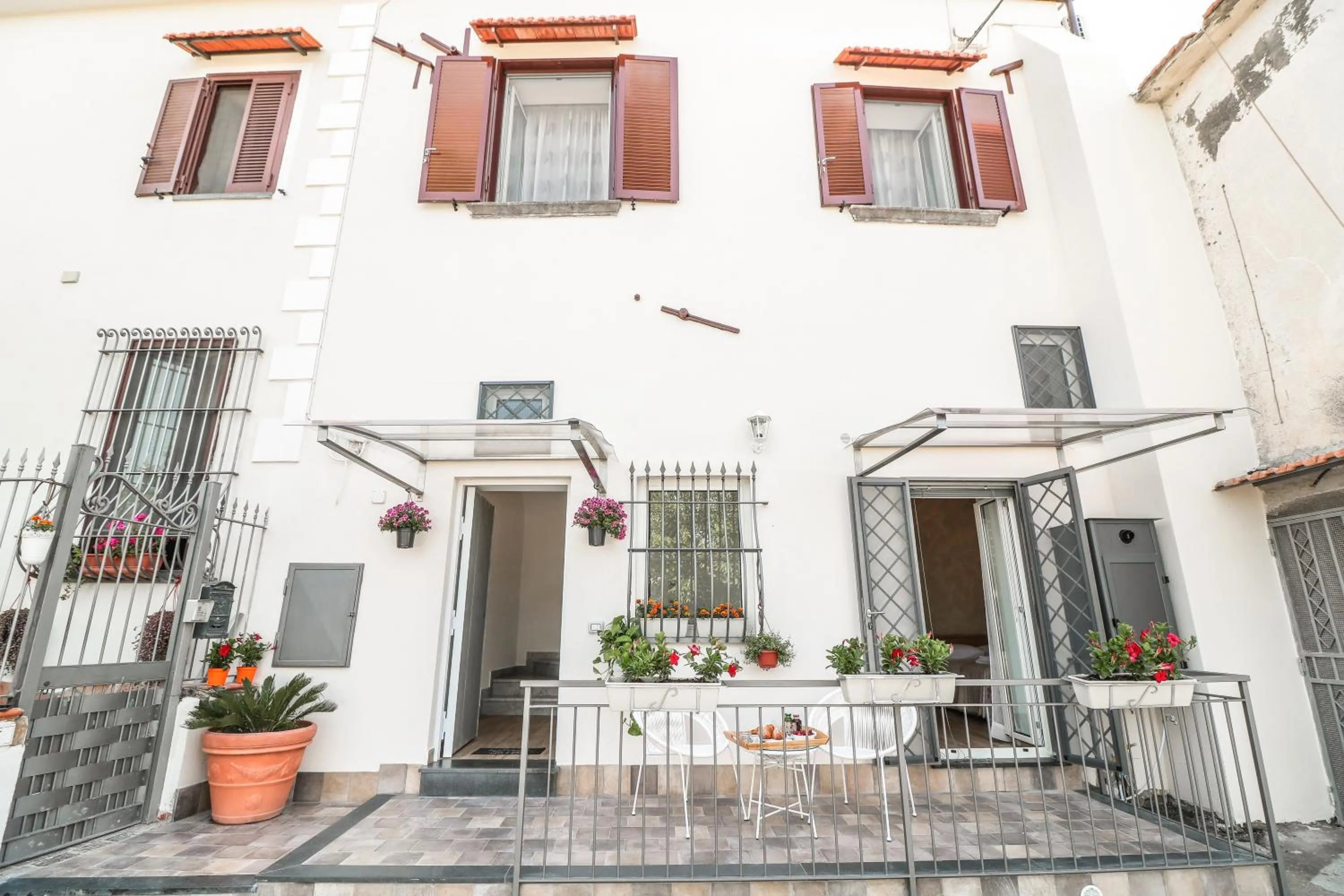 Facade/entrance in Bella 'Mbriana