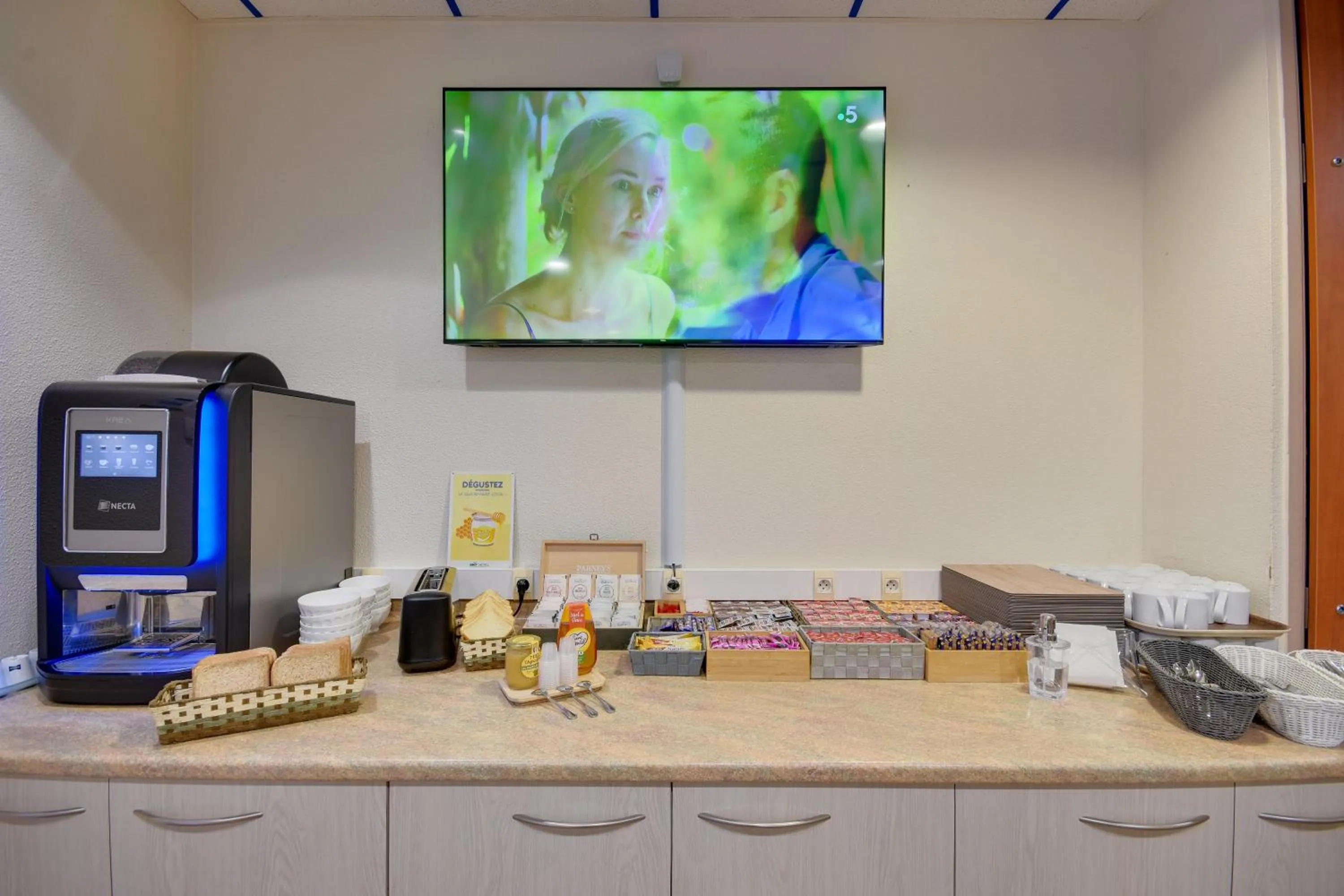 Coffee/tea facilities in Brit Hotel Lille Centre