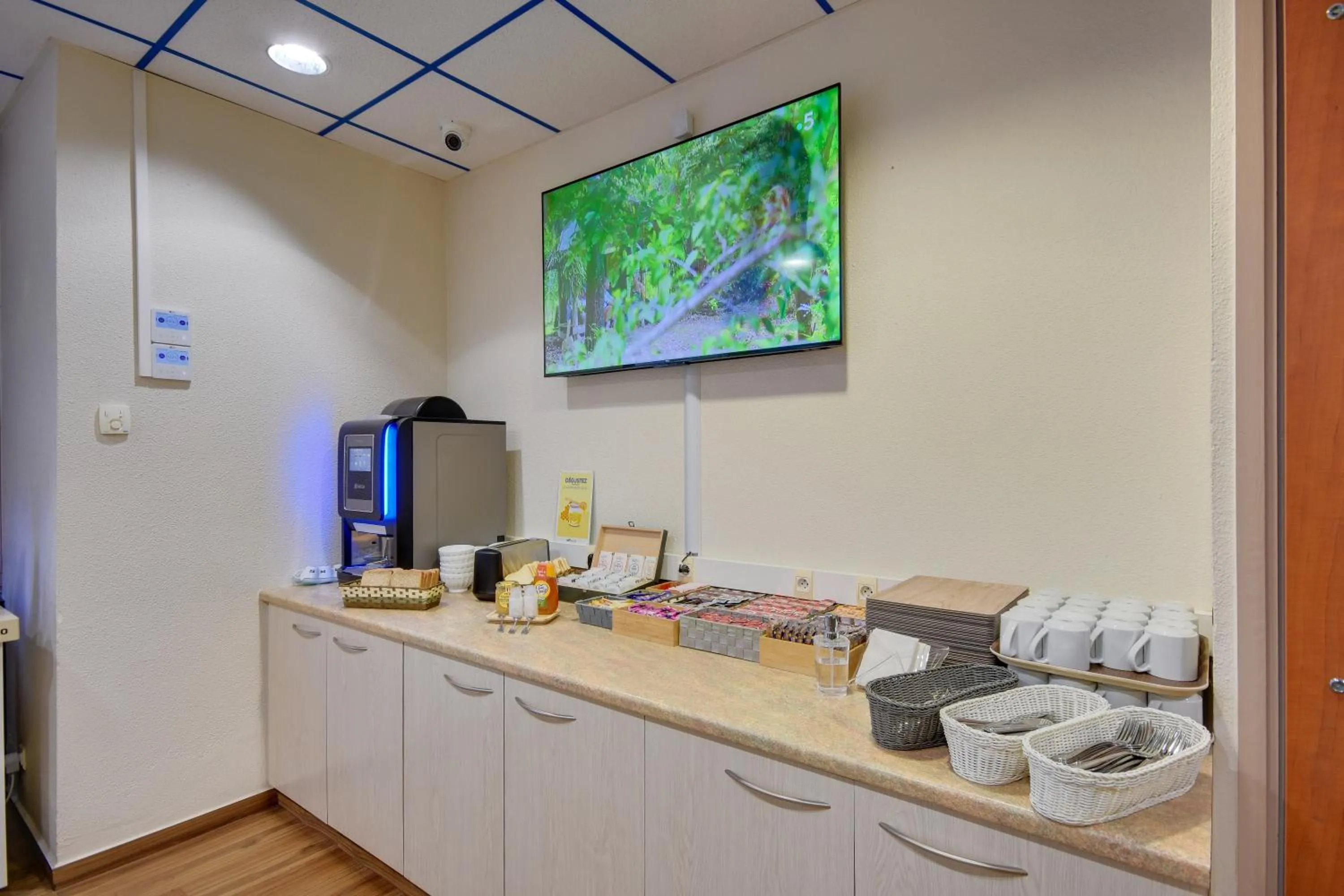 Coffee/tea facilities in Brit Hotel Lille Centre