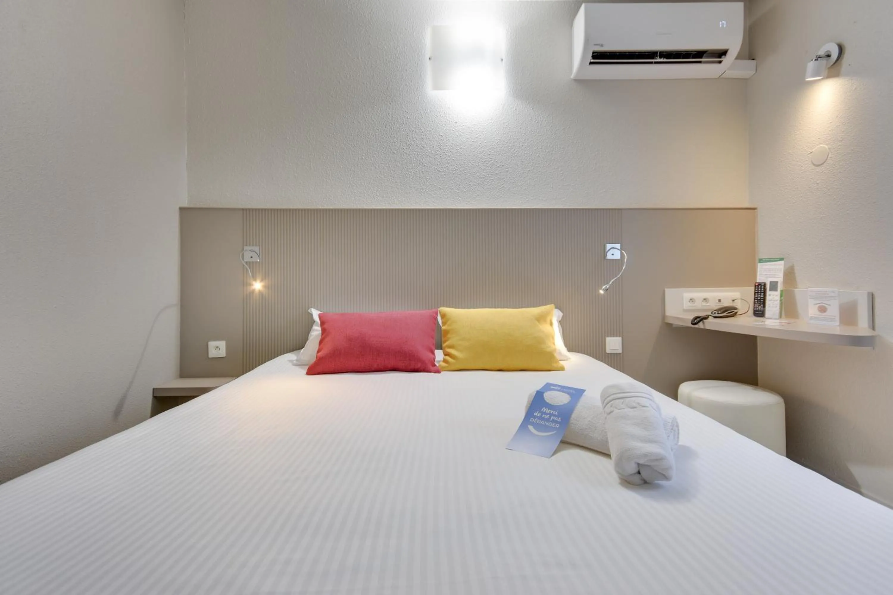 Bedroom, Bed in Brit Hotel Lille Centre