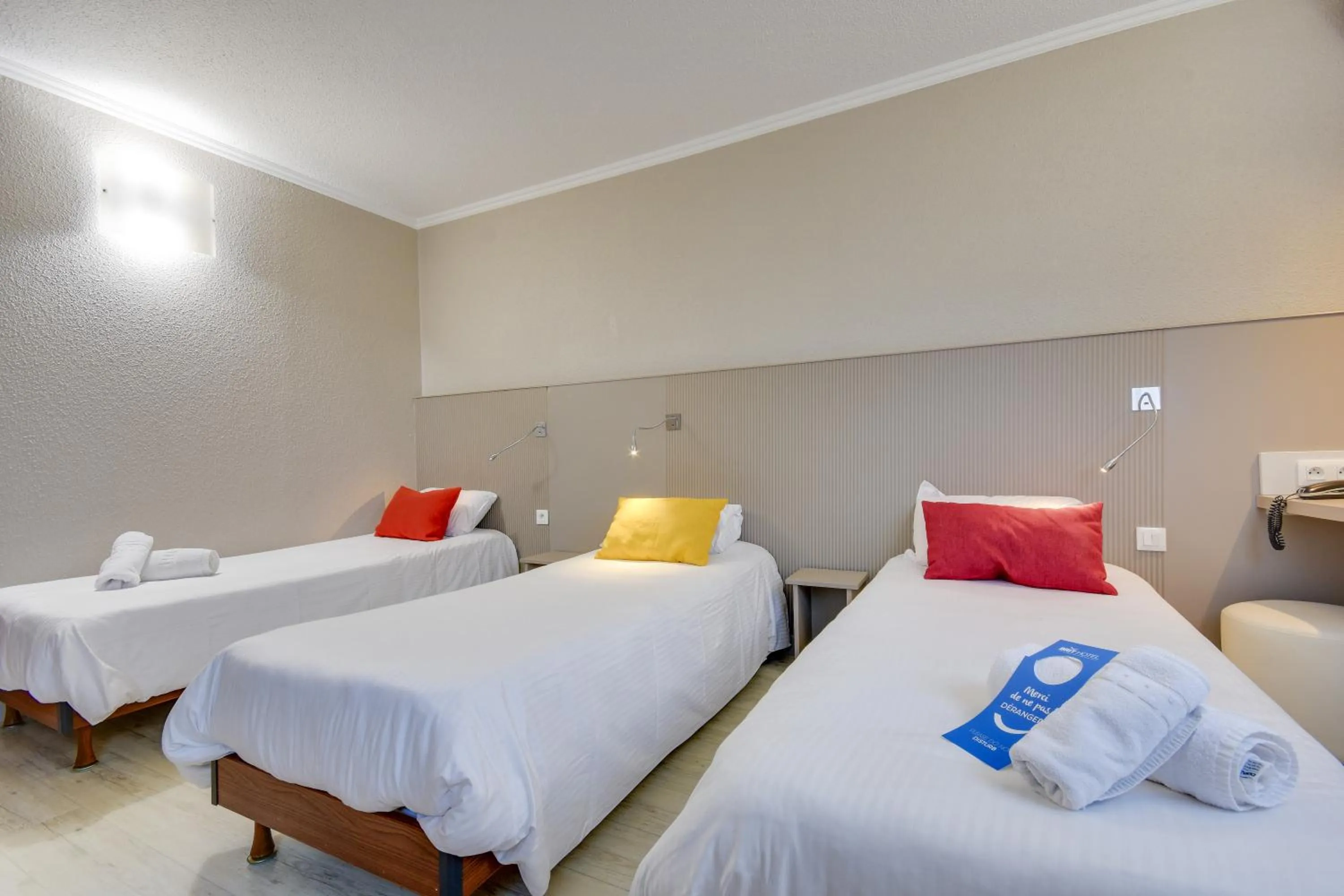 Photo of the whole room, Bed in Brit Hotel Lille Centre