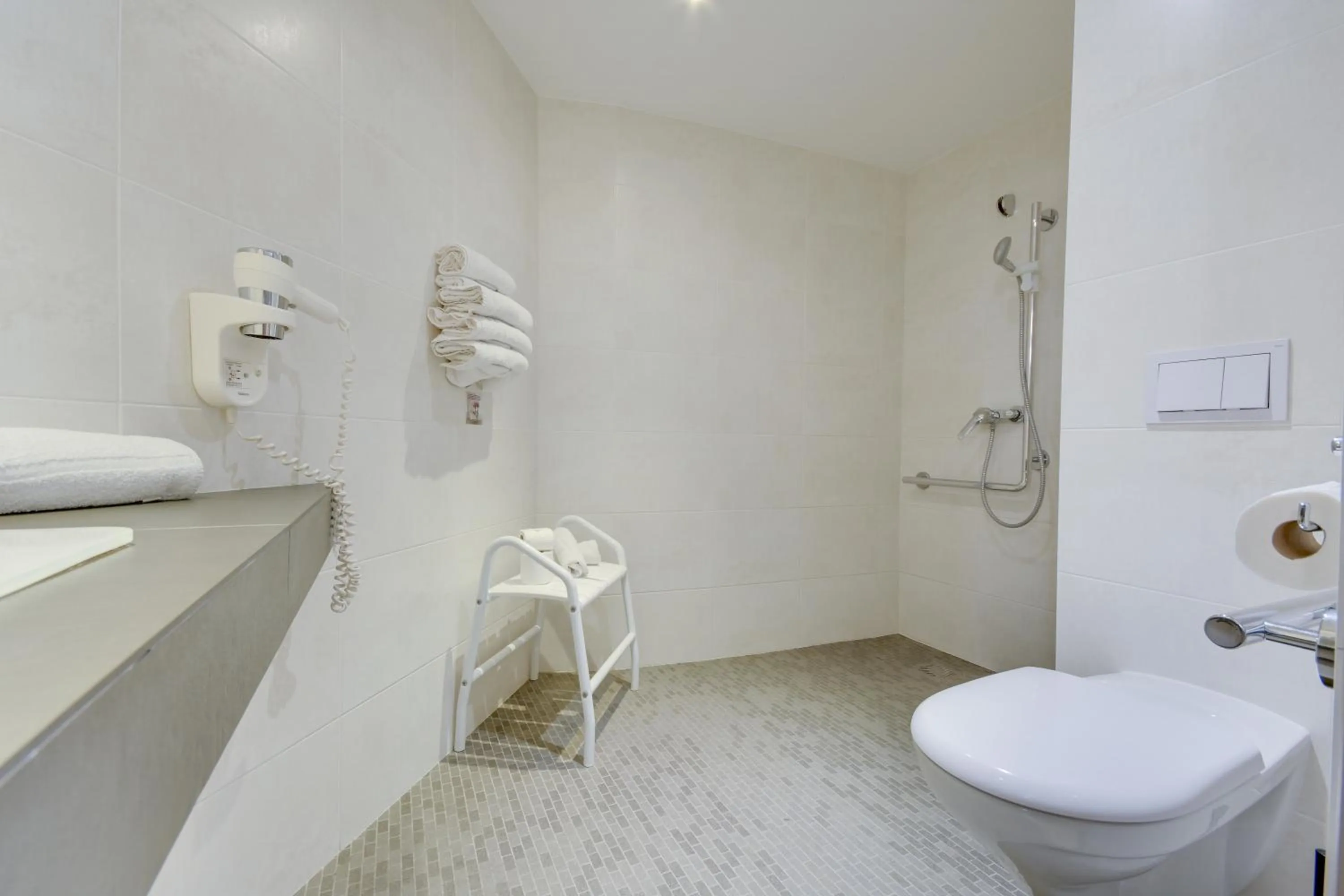 Bathroom in Brit Hotel Lille Centre