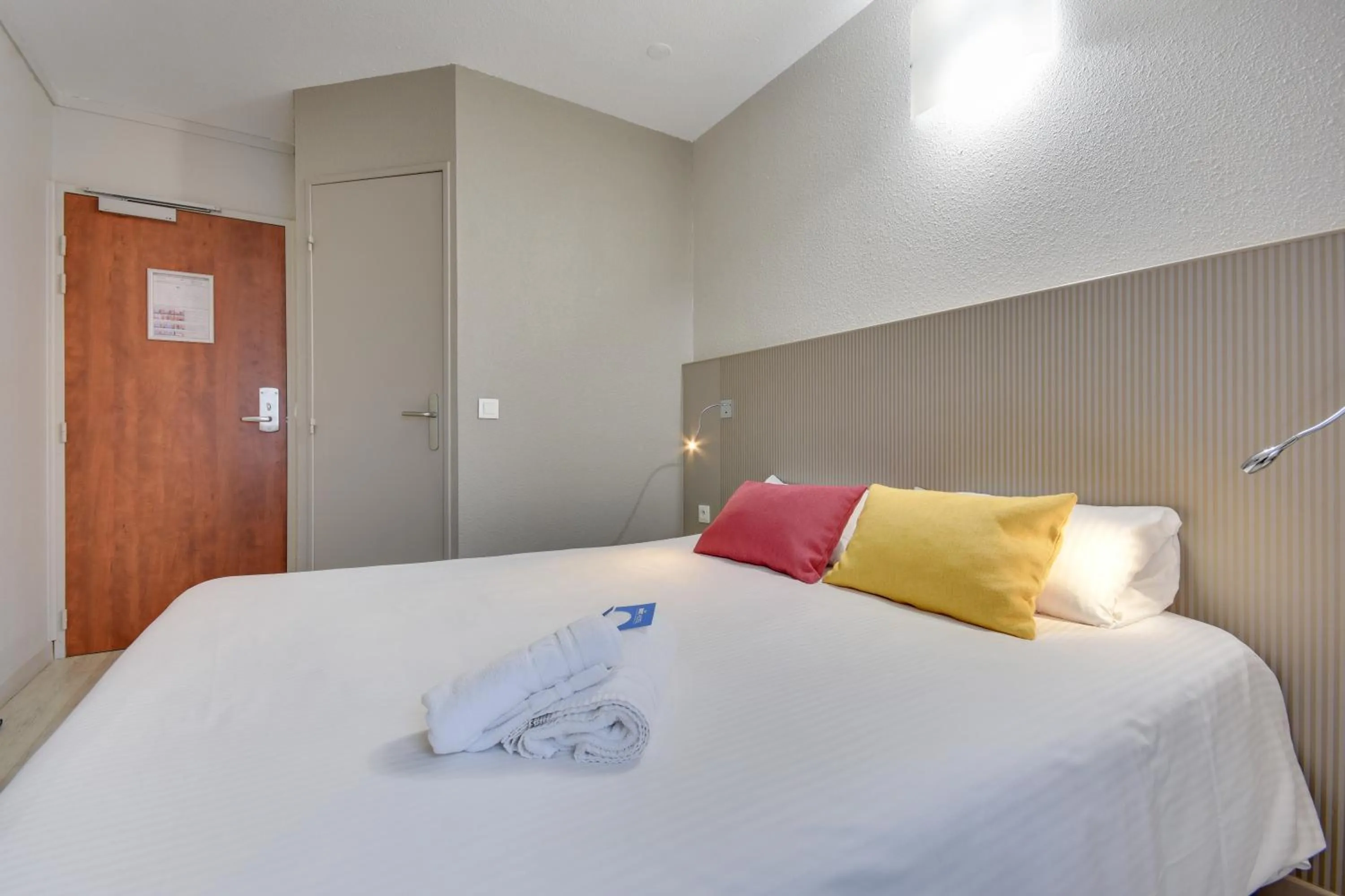 Bedroom, Bed in Brit Hotel Lille Centre