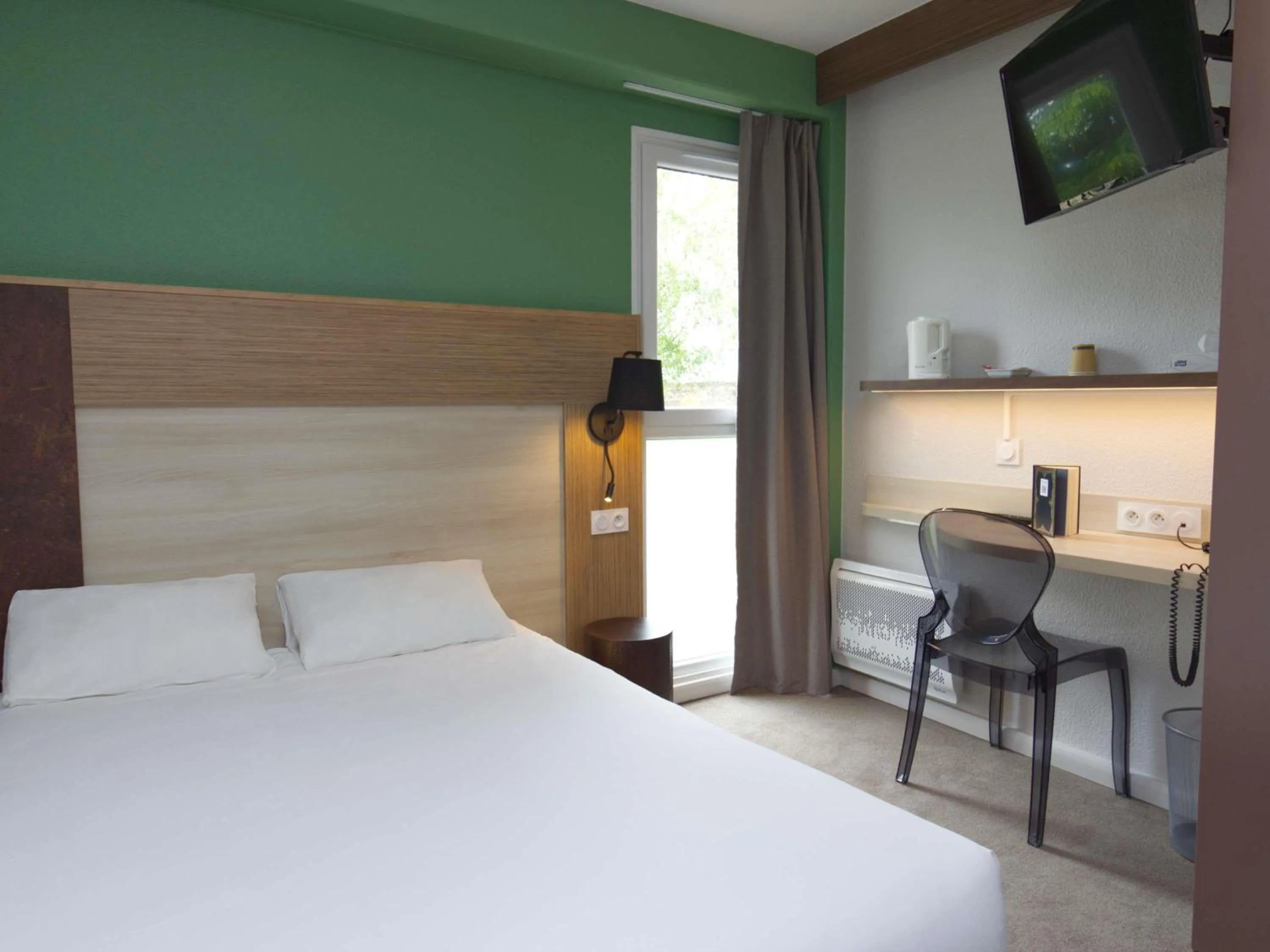 Bedroom, Bed in Greet Hôtel Dijon Sud Longvic