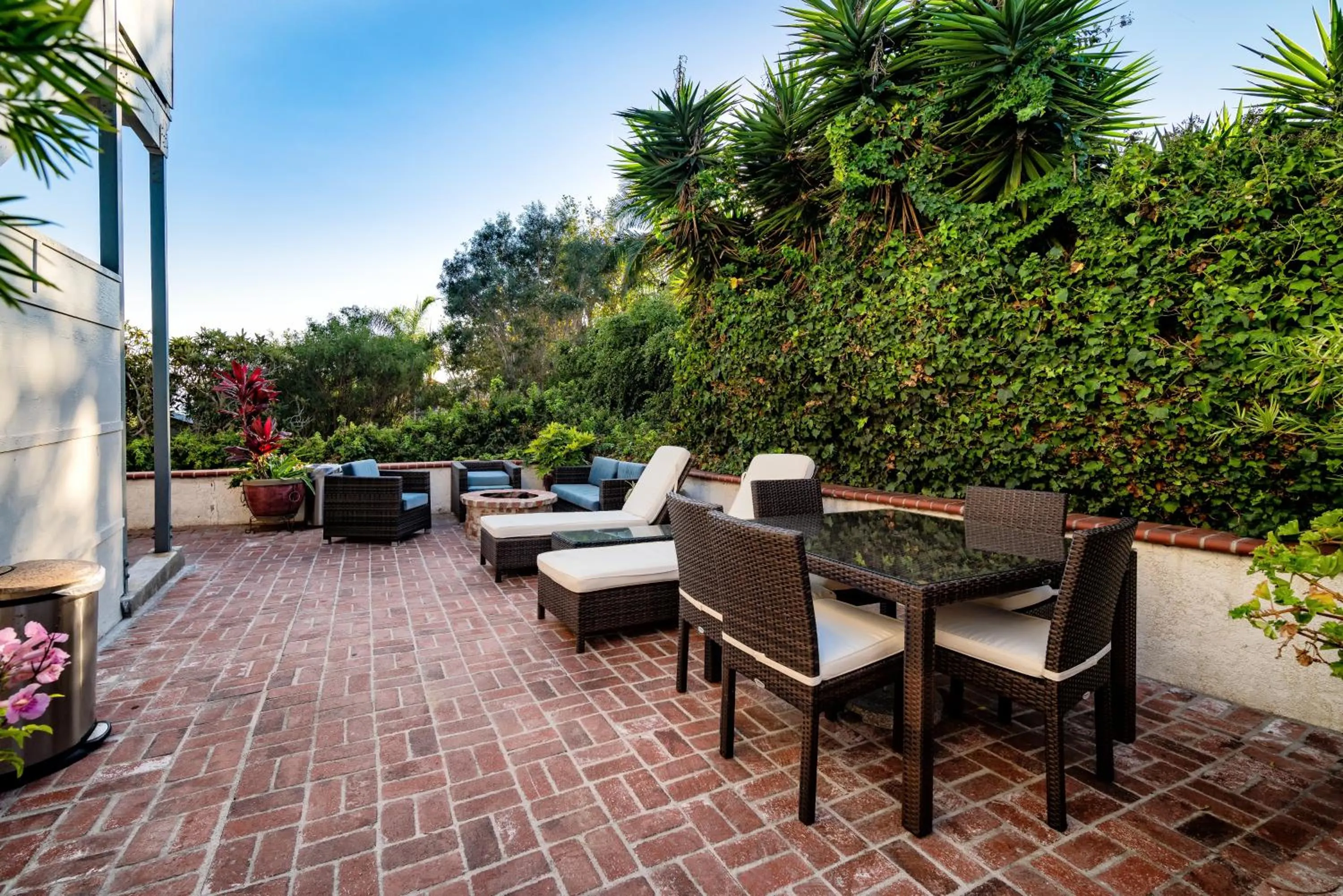 Patio in Crescent Bay Inn