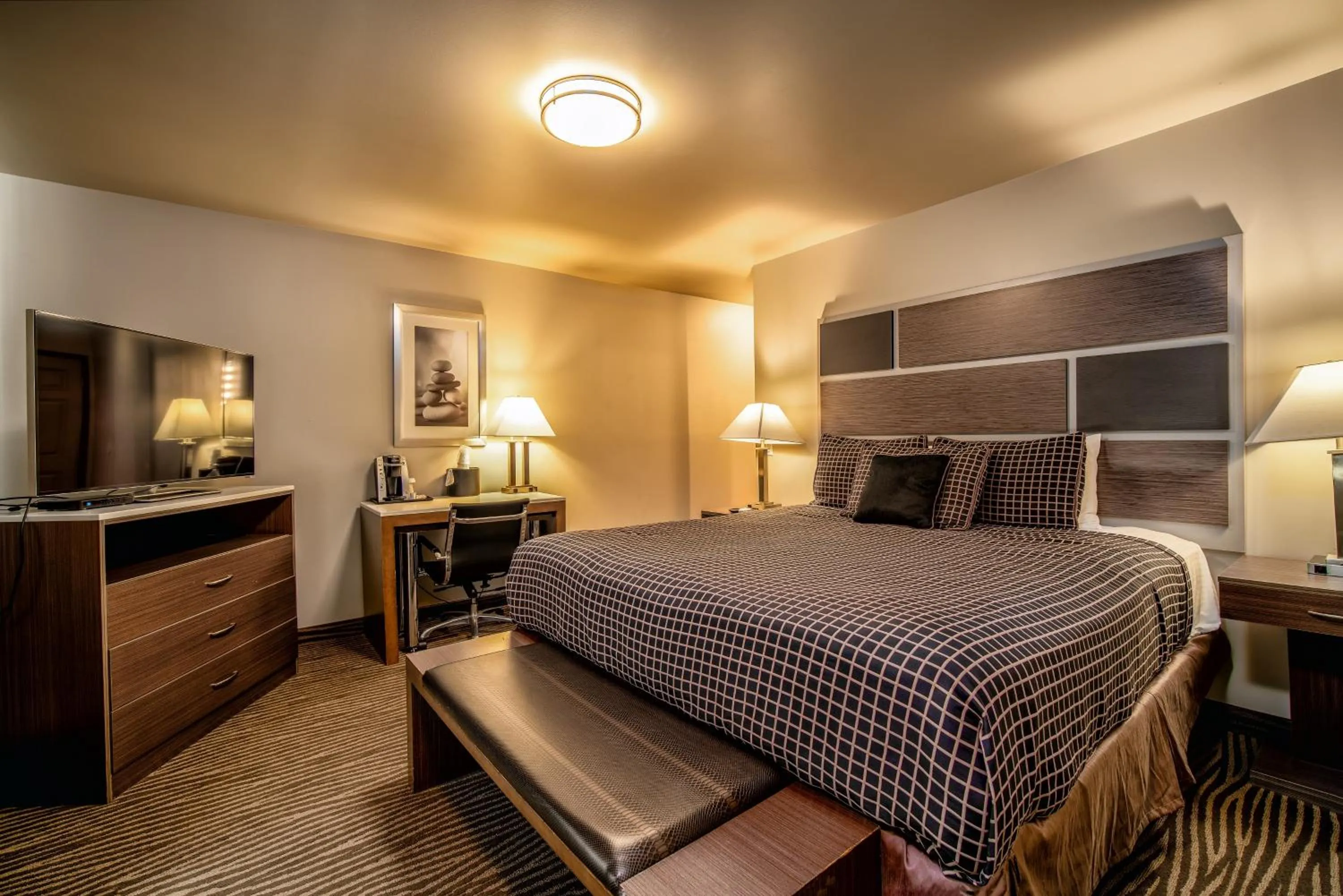 Bedroom, Bed in Crescent Bay Inn