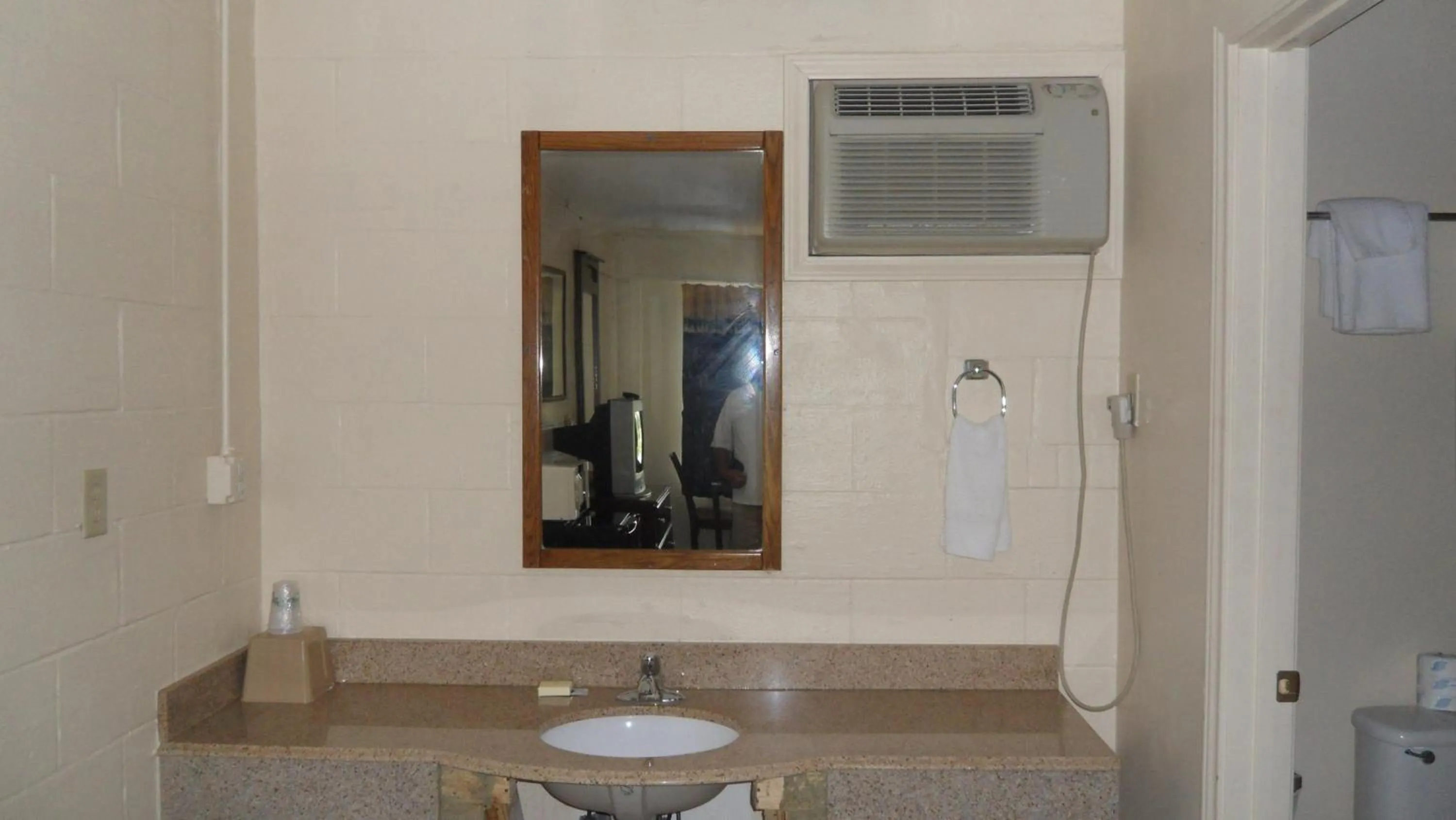 Bathroom in Deluxe Inn Palacios