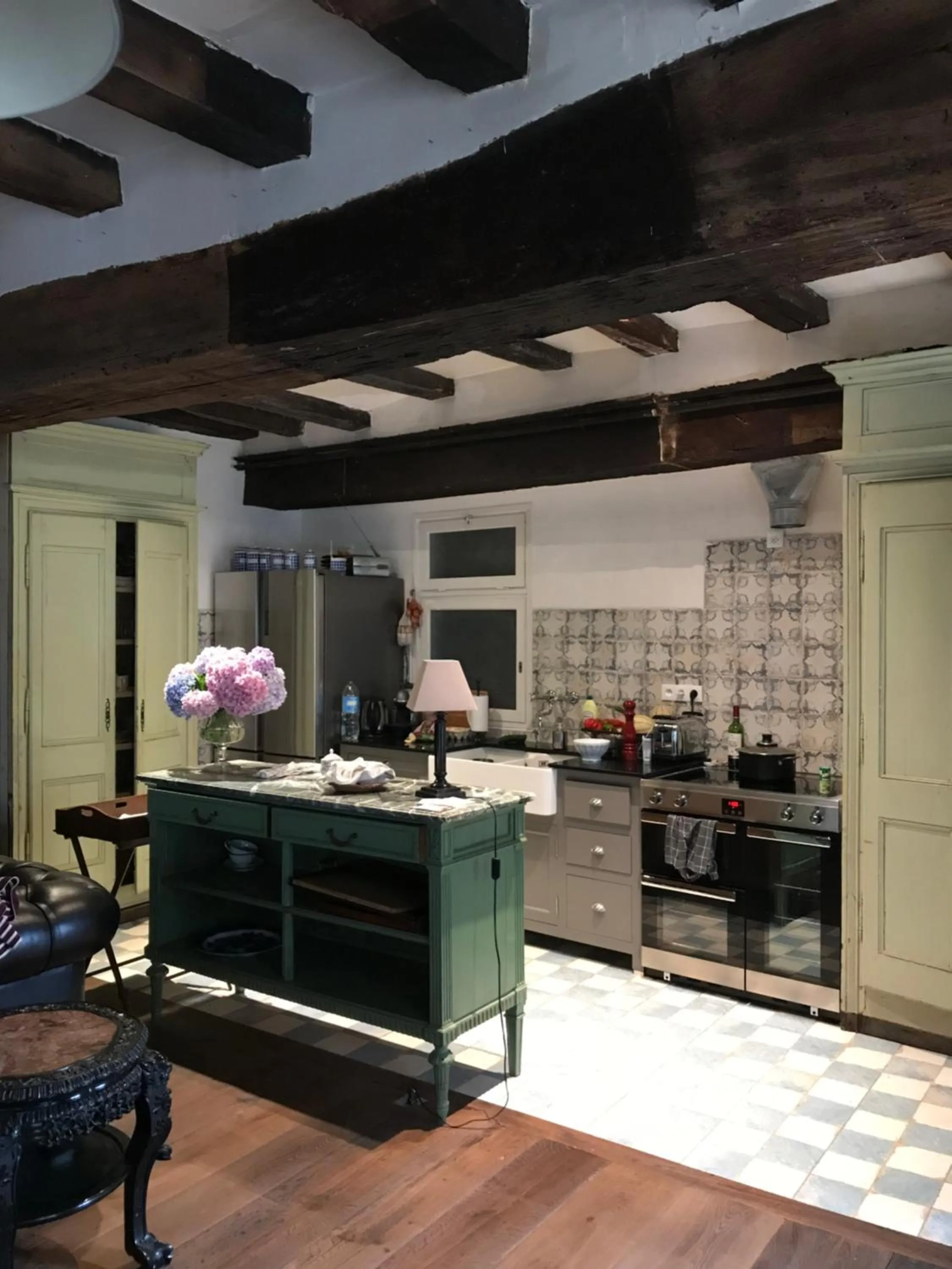 Communal kitchen in B&B du Cloître