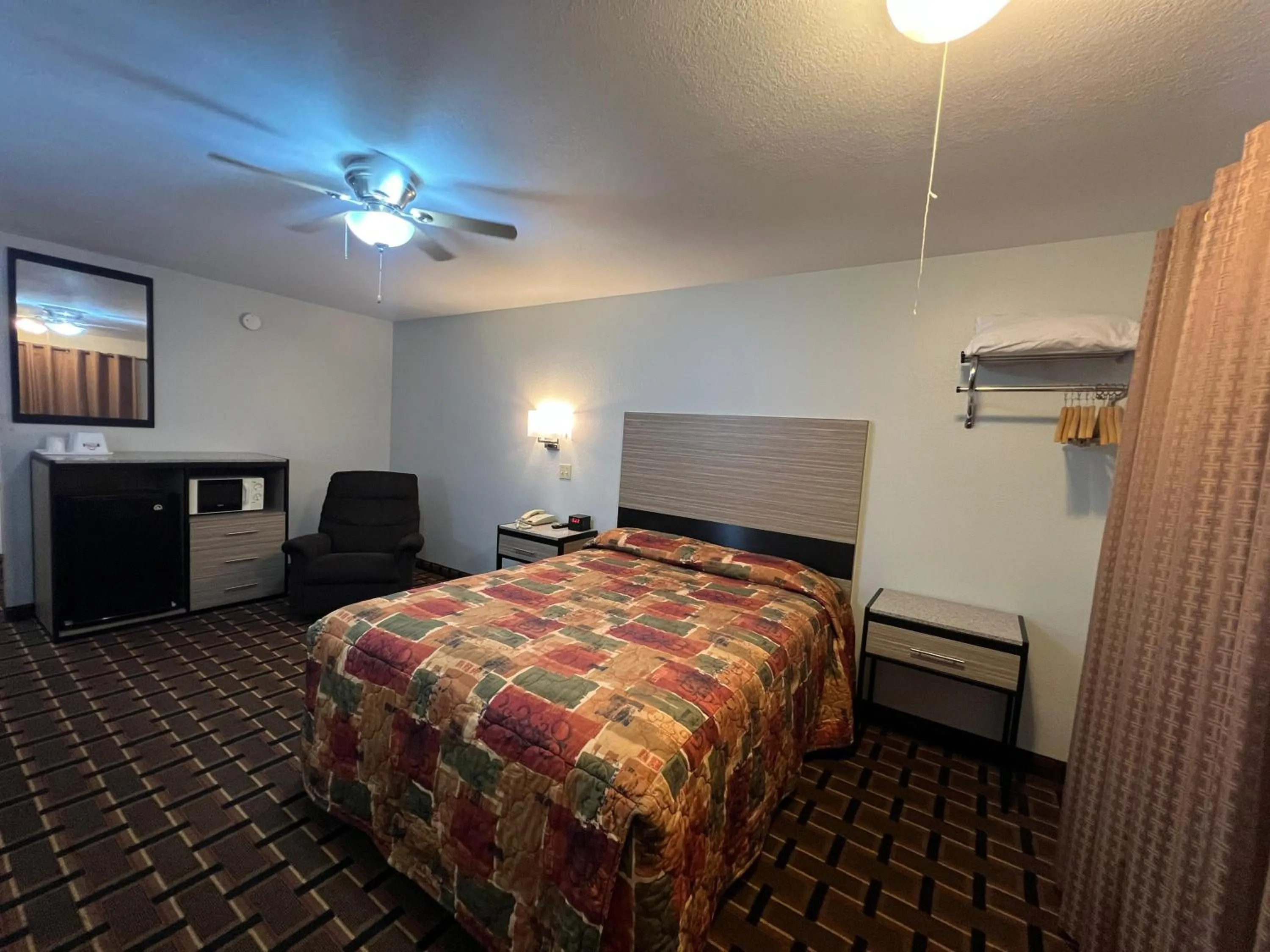 Bedroom, Bed in Deluxe Inn Capital O Nebraska City I 29