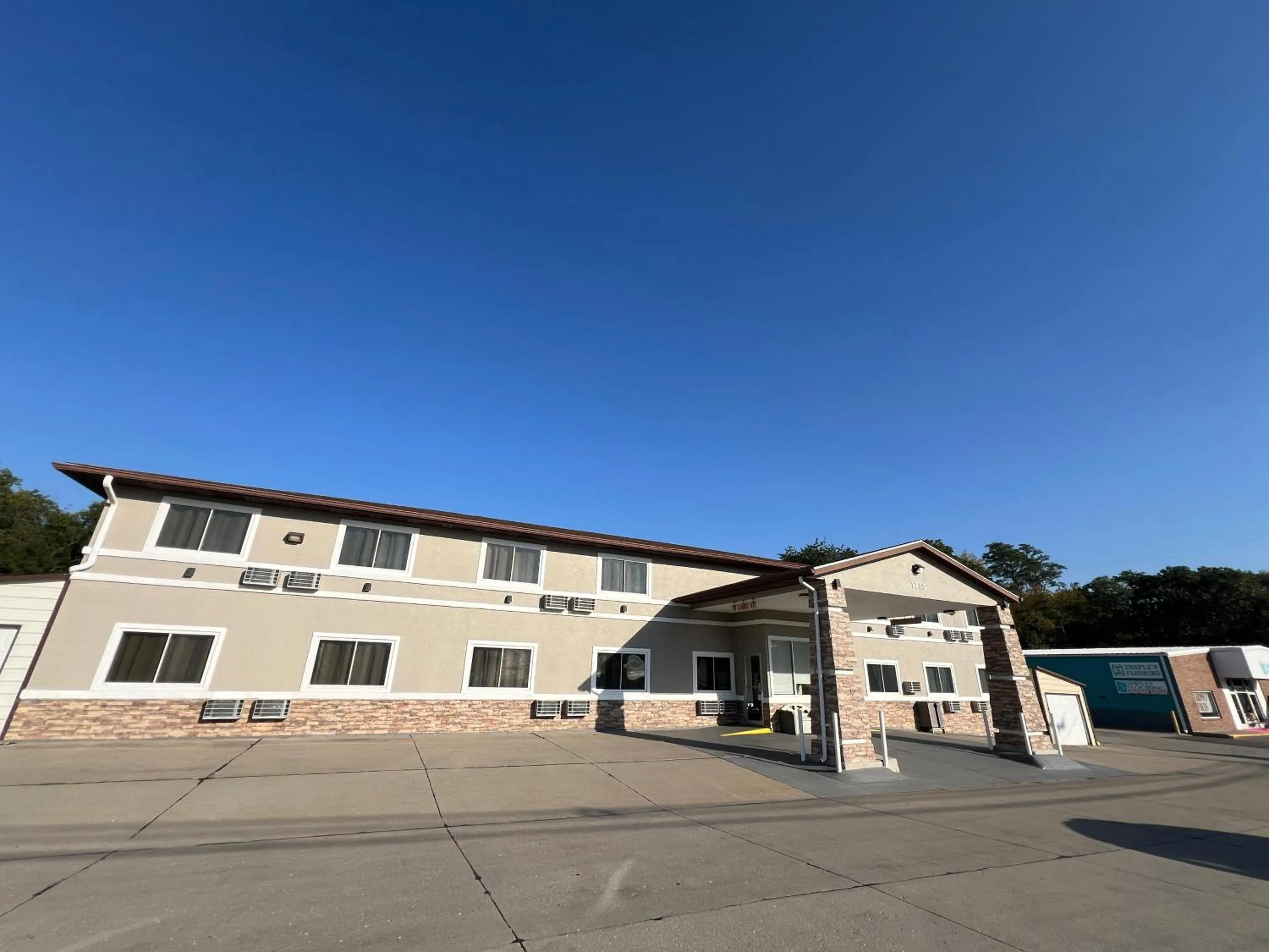 Parking in Deluxe Inn Capital O Nebraska City I 29