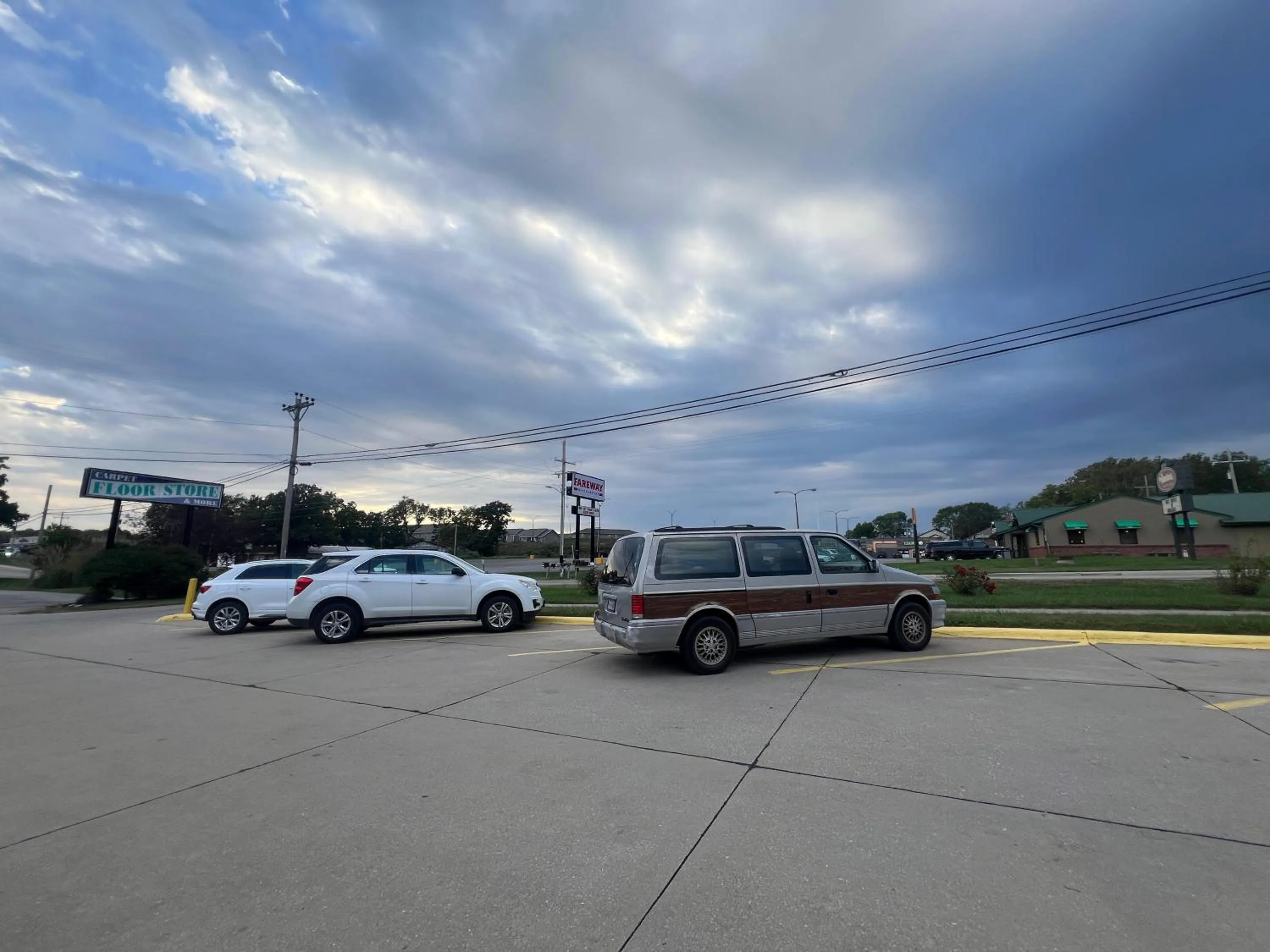 Parking in Deluxe Inn Capital O Nebraska City I 29