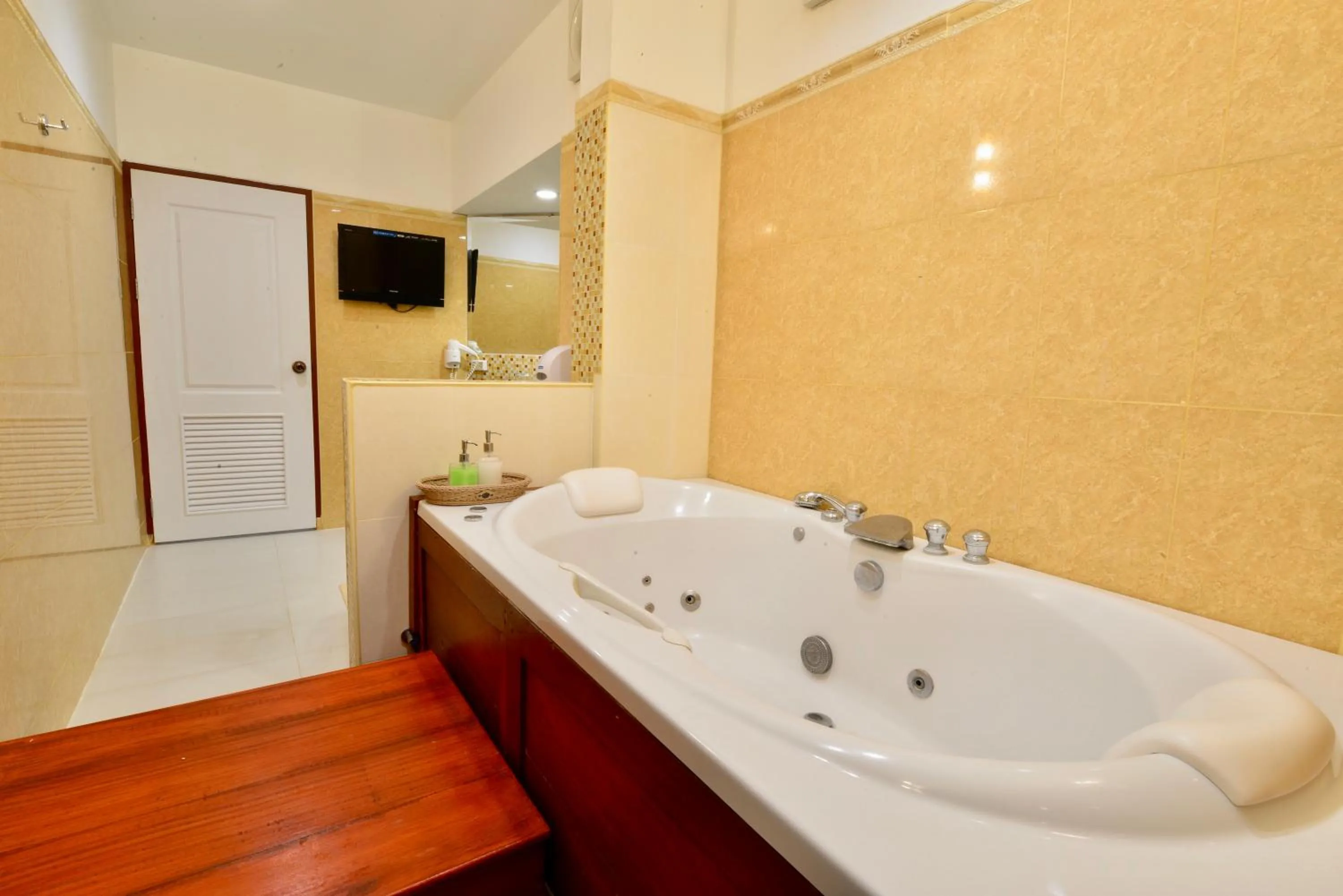 Thongsomboon Club Hotel