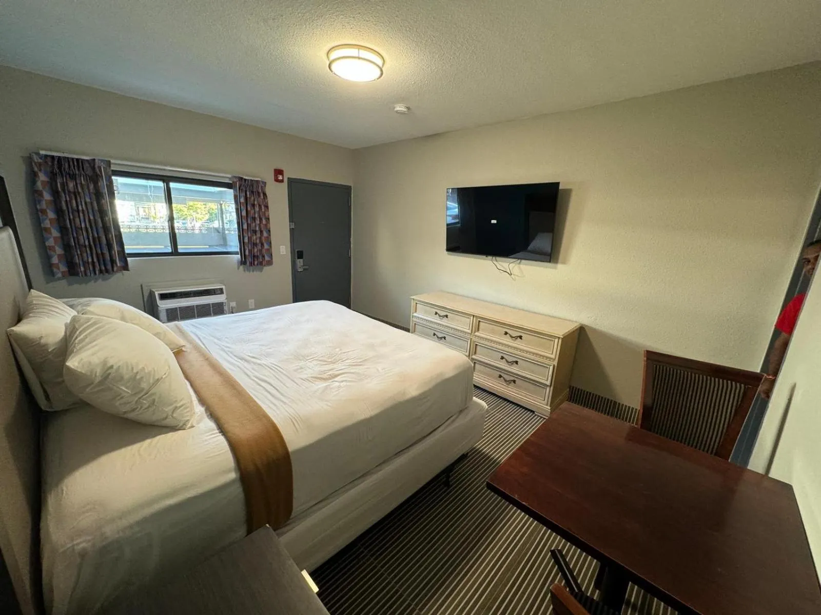 Bed in Essence Express Elizabeth EWR Airport