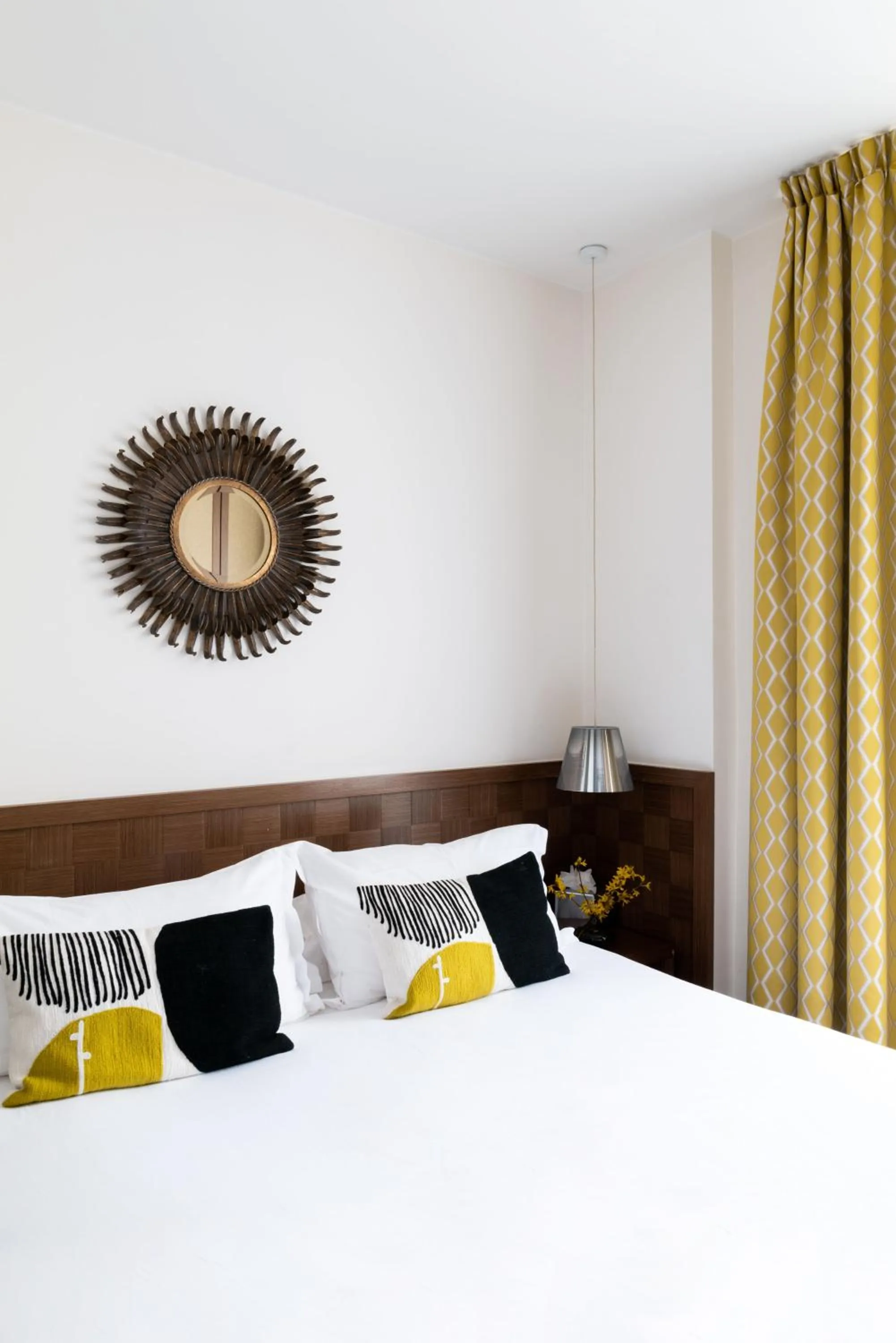 Bedroom, Bed in Hôtel Le Colisée