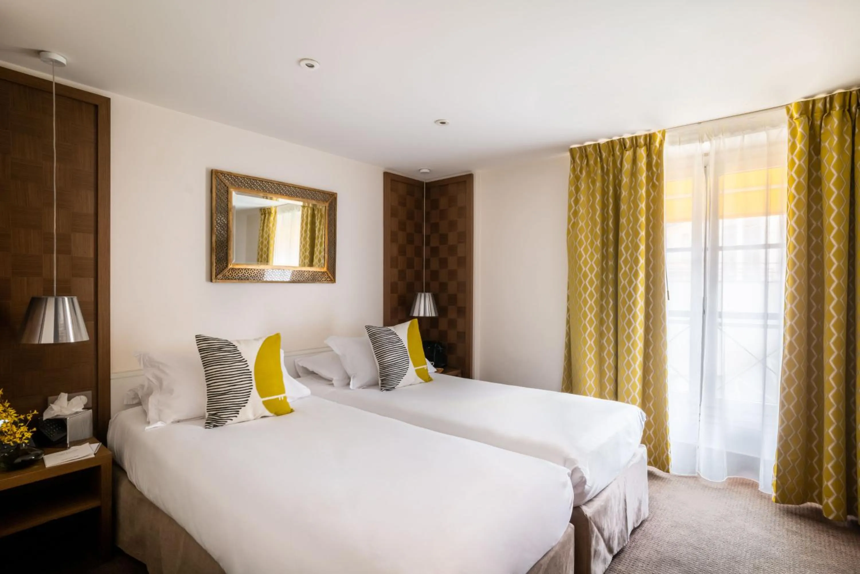 Photo of the whole room, Bed in Hôtel Le Colisée