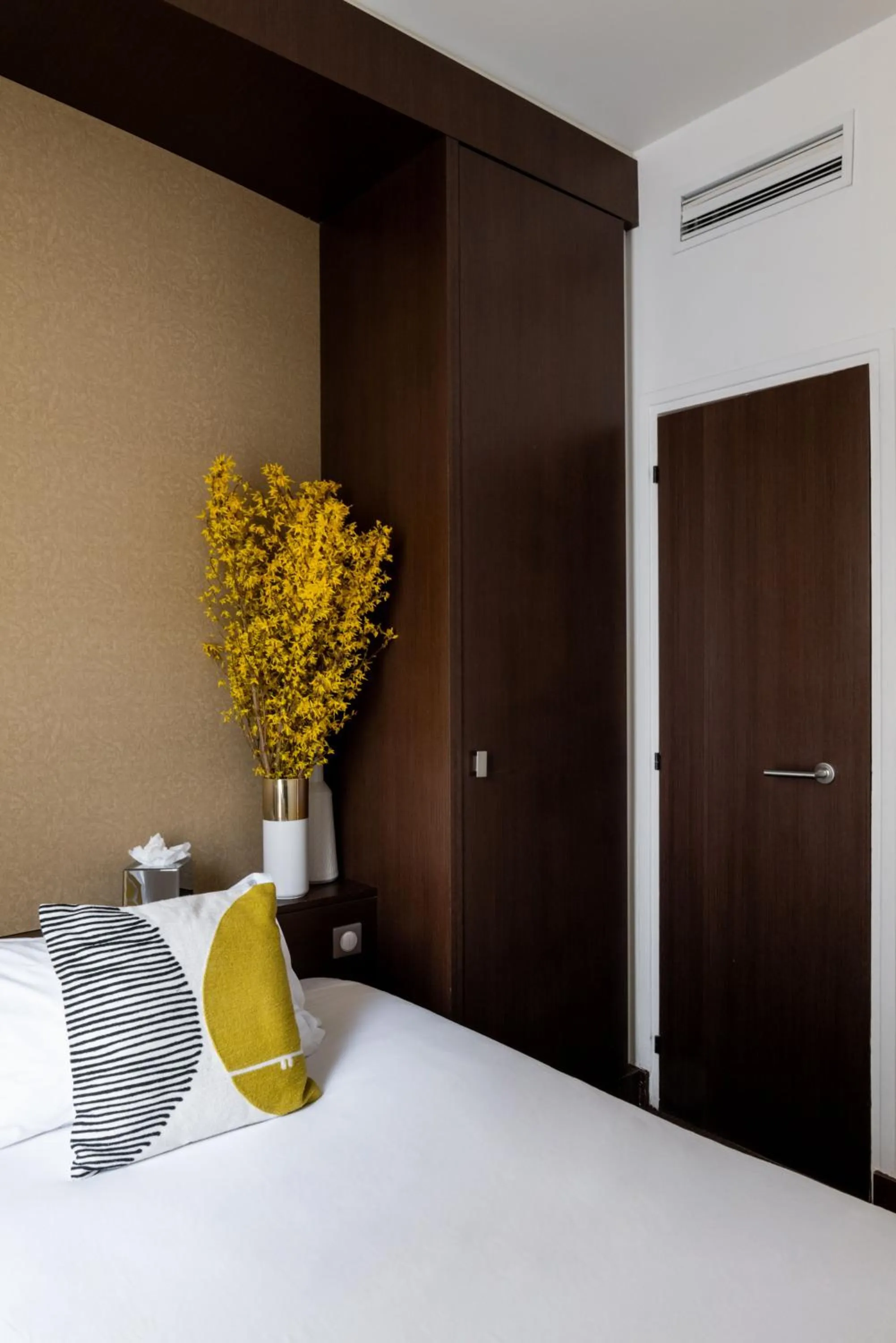 Decorative detail, Bed in Hôtel Le Colisée