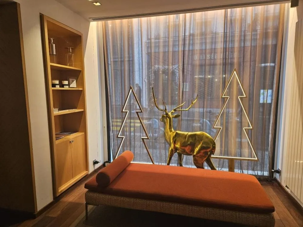 Decorative detail in Hôtel Le Colisée