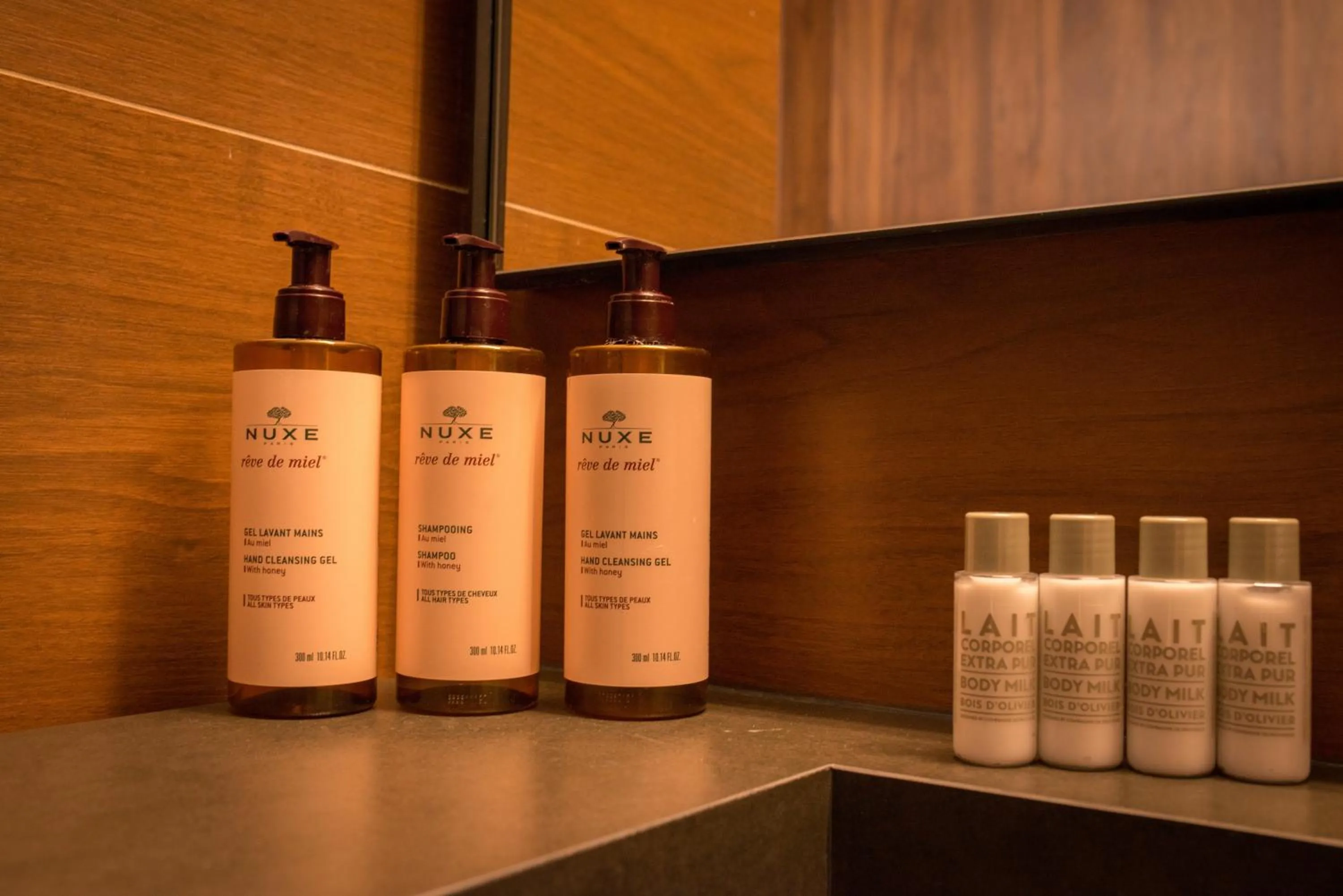 Bathroom in Golden Tulip Villepinte Roissy - Parc des Expositions