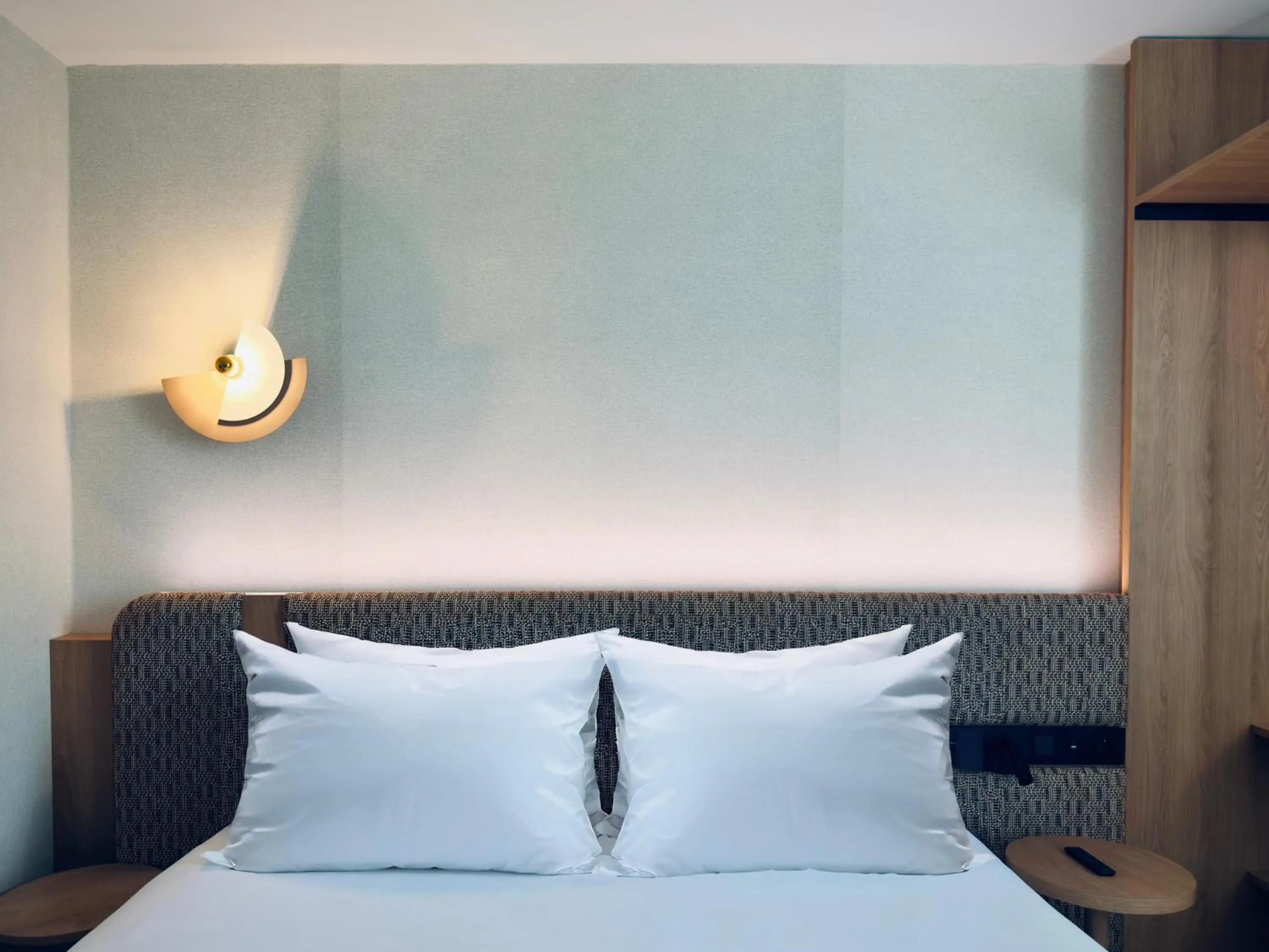 Bedroom, Bed in Golden Tulip Villepinte Roissy - Parc des Expositions