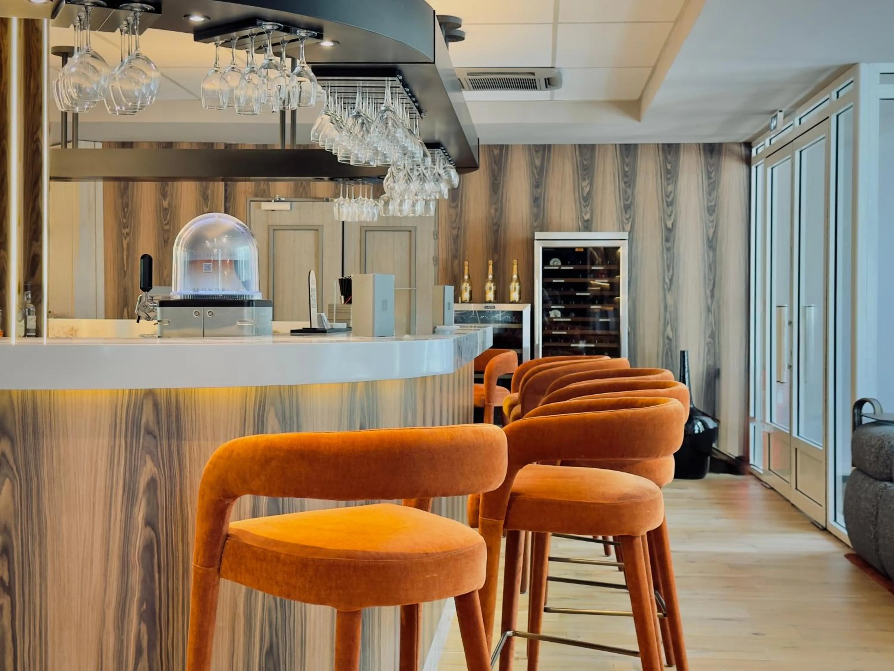 Lounge or bar in Golden Tulip Villepinte Roissy - Parc des Expositions