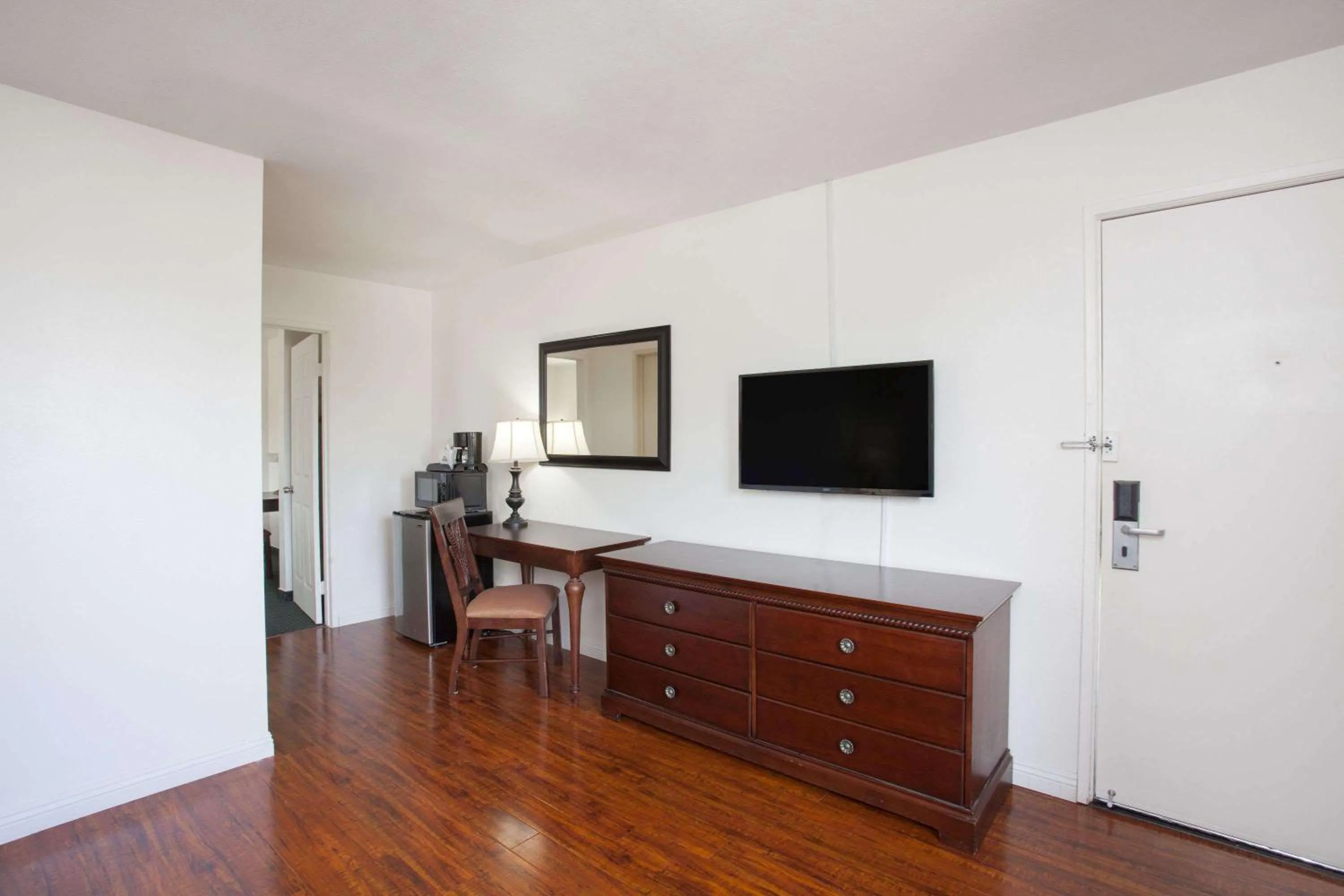 Photo of the whole room in Days Inn by Wyndham Orange Anaheim