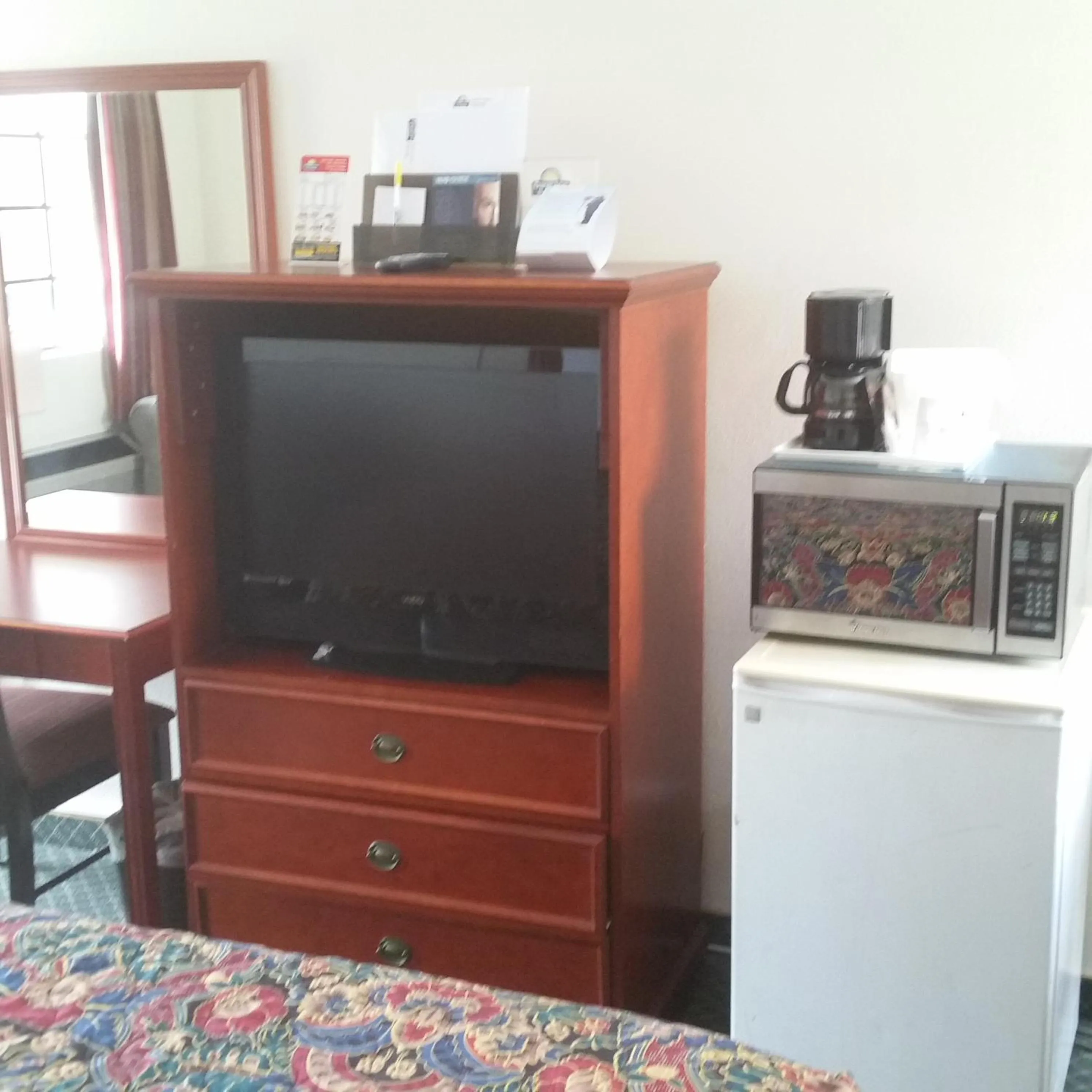TV and multimedia in Days Inn by Wyndham Orange Anaheim