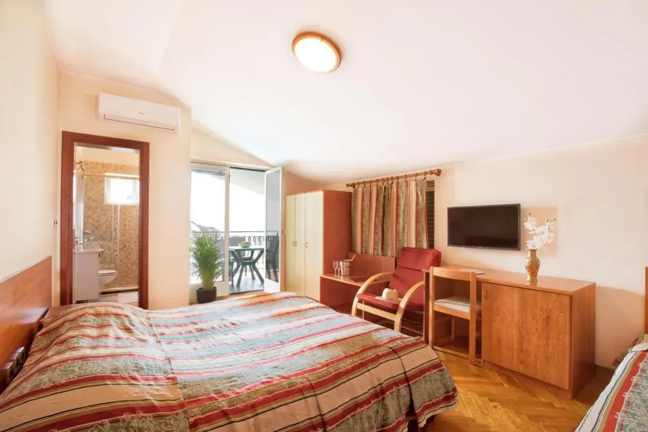 Large Double or Twin Room in Villa Sveta Eufemija Bed end Breakfast II Large Double or Twin Room in Villa Sveta Eufemija Bed end Breakfast II
