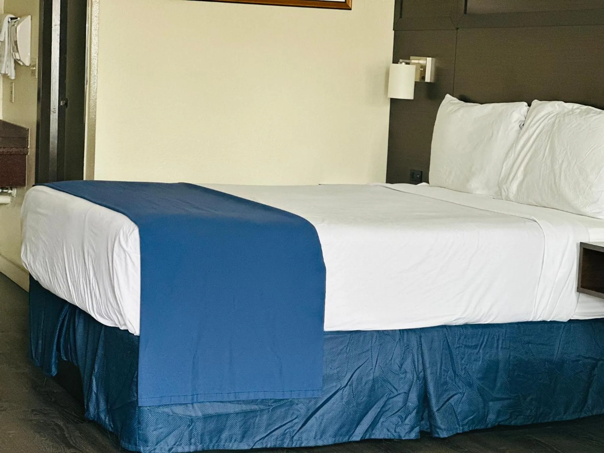 Bed in Northwoods Motel